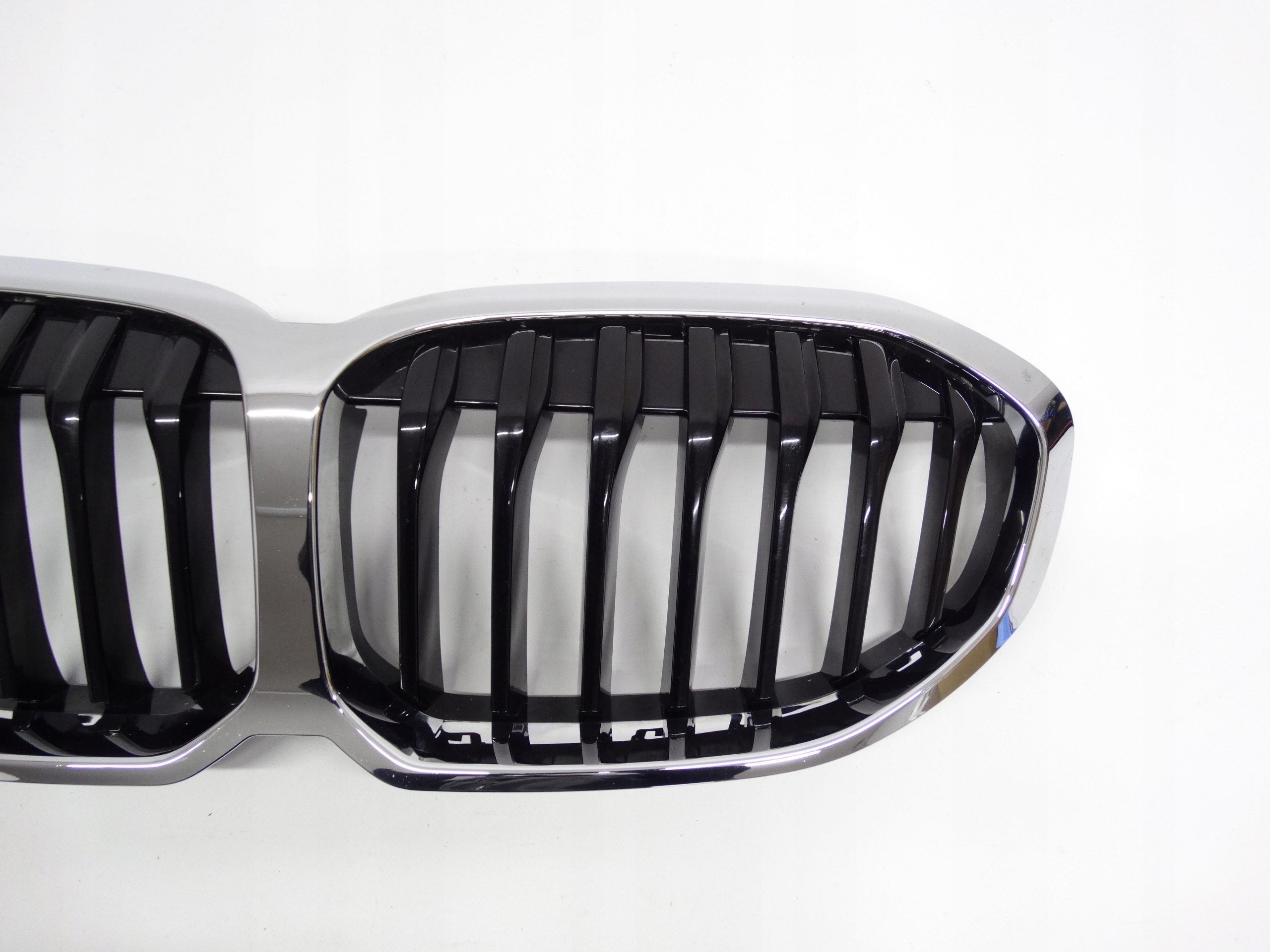Second image of BMW 1 F40 19- grill nerki 7450957 oryginalne
