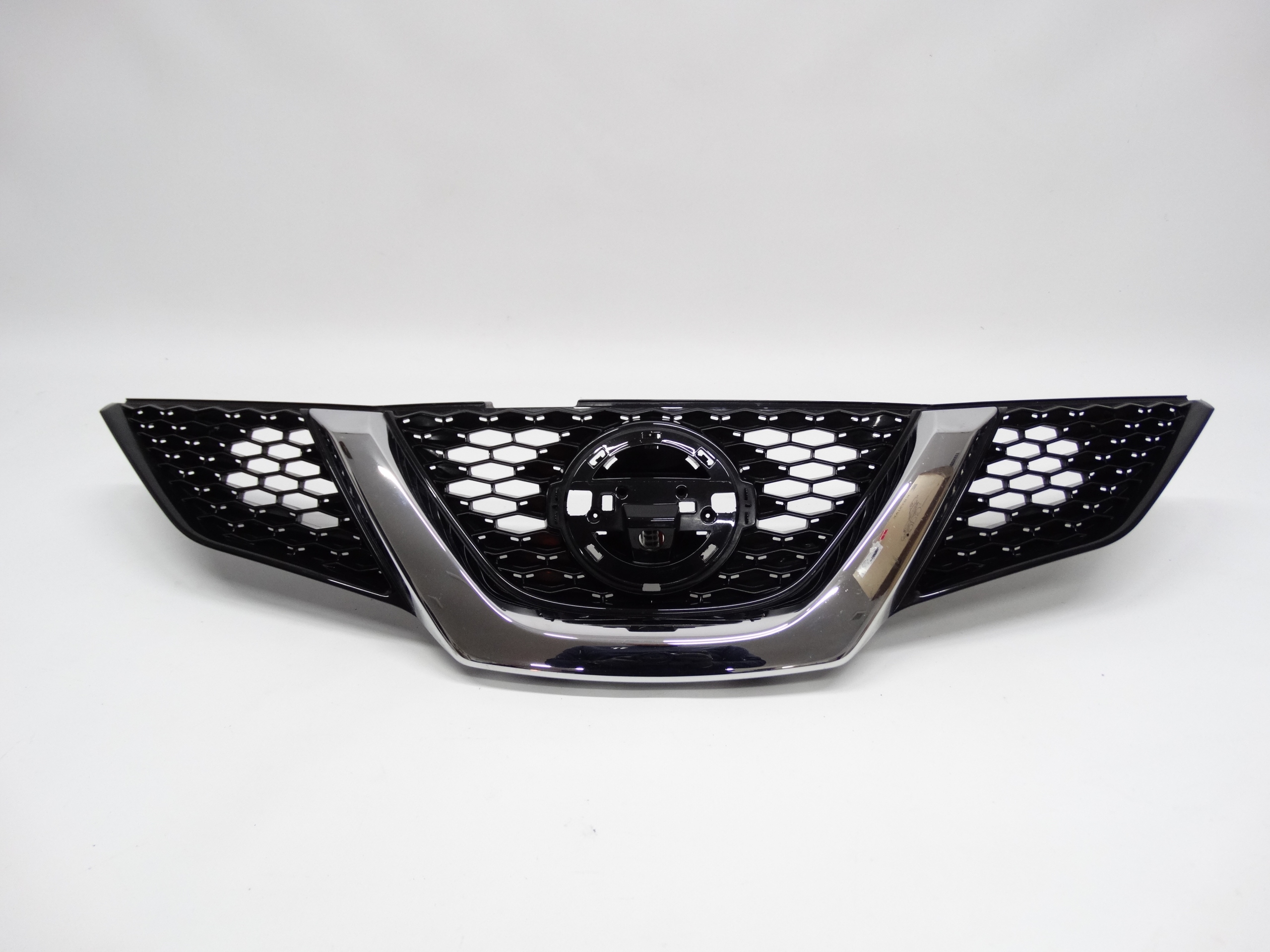 Second image of Nissan Qashaqi II J11 13-17 grill atrapa 62312-4EA0D oryginalna