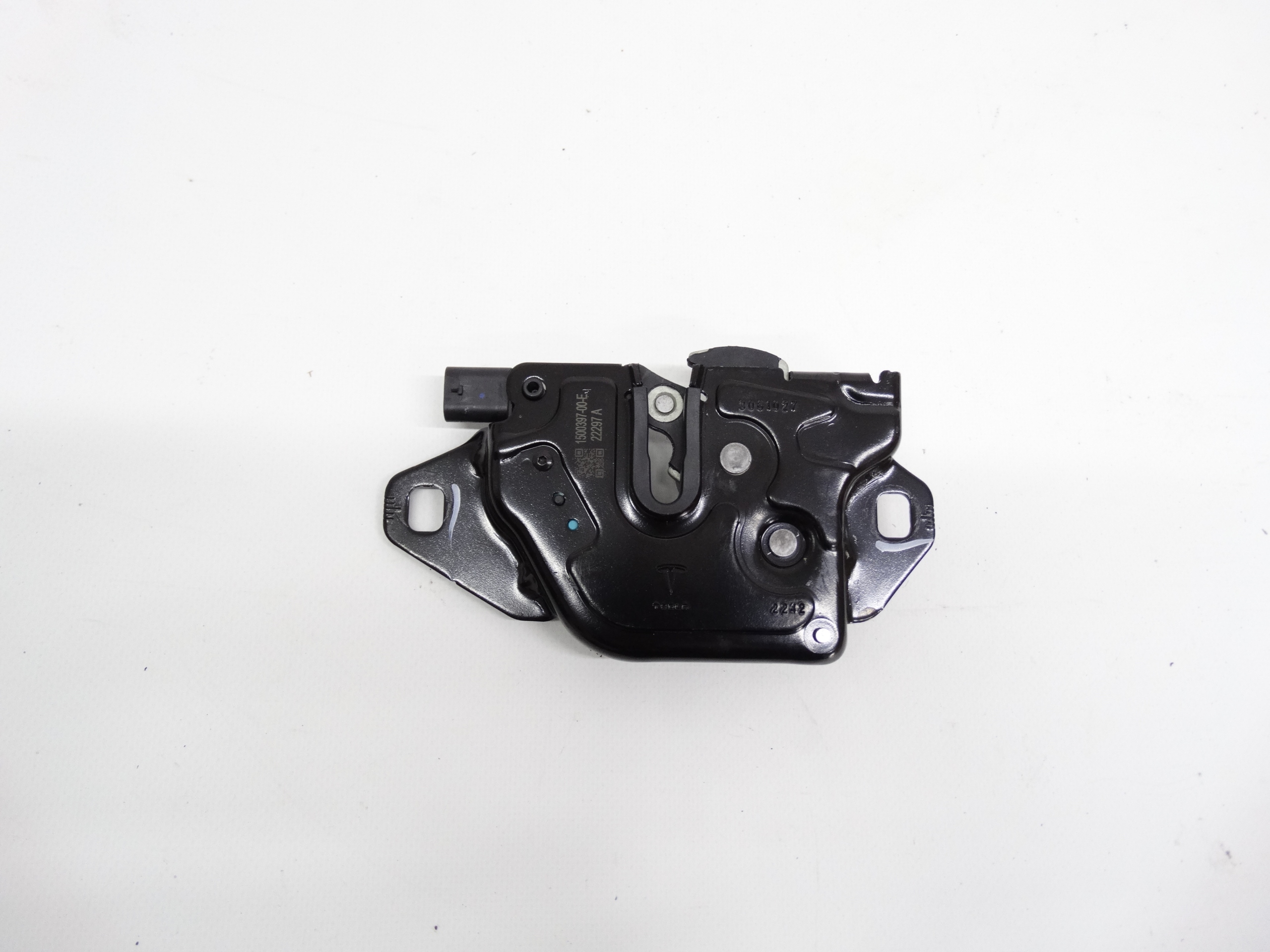 Second image of Tesla Model 3 S X Y zamek maski rygiel 1500397-00-E oryginalny