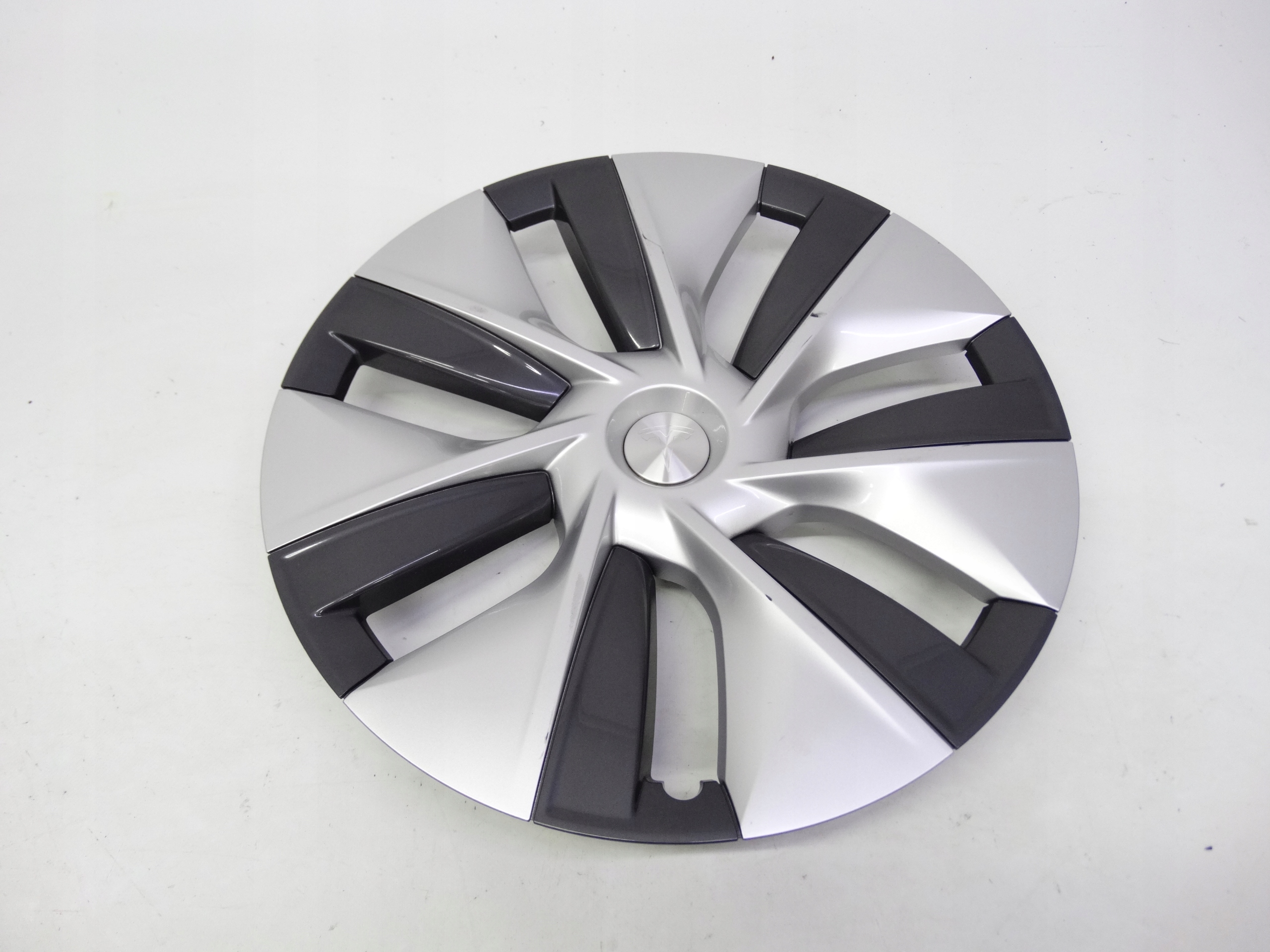 Second image of Tesla Model Y 2020+ kołpak 19 cali oryginalny 1044235-00-C