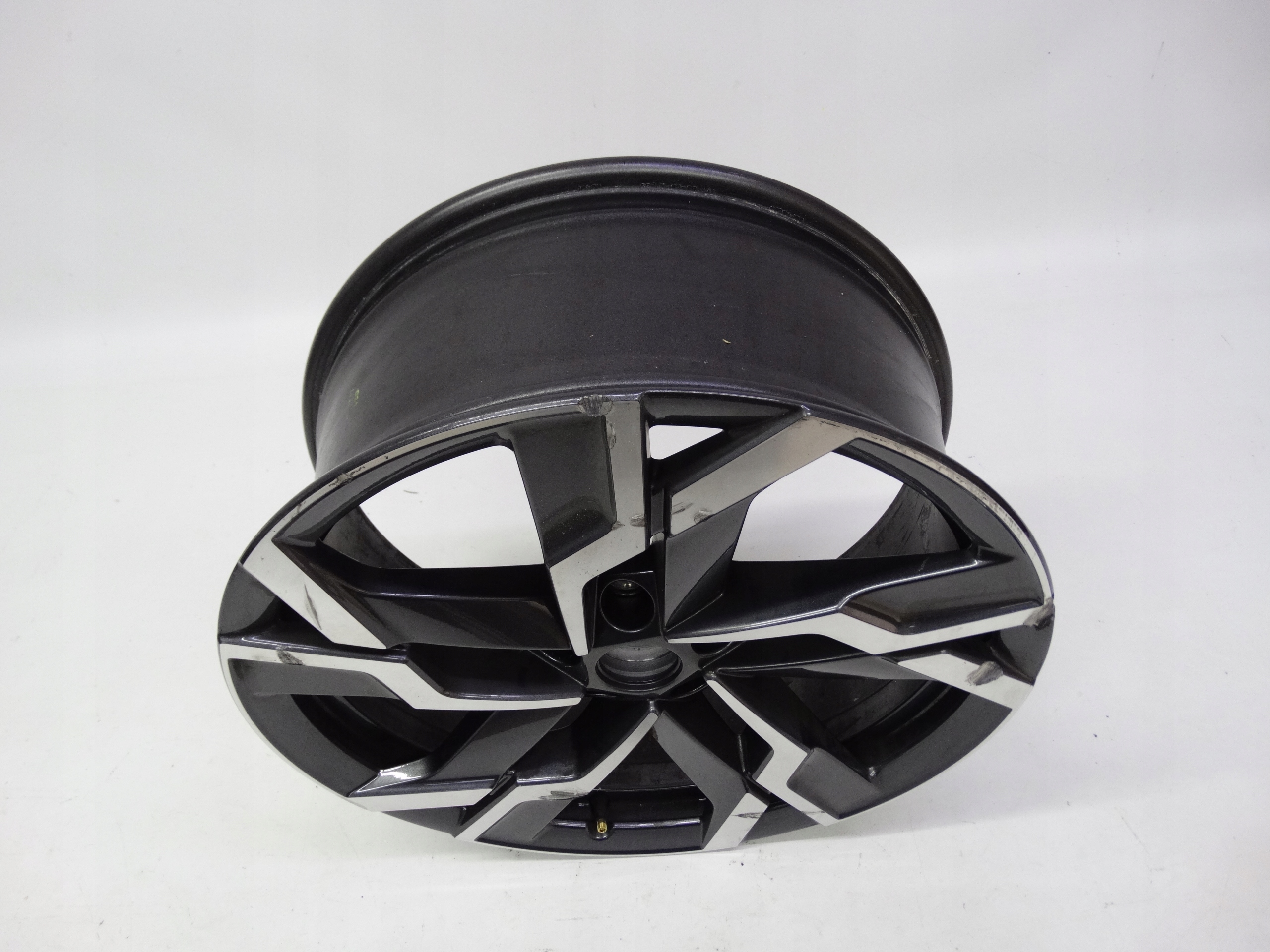 Second image of Skoda Karoq 57A felga 19 cali 57A601025AF oryginalna