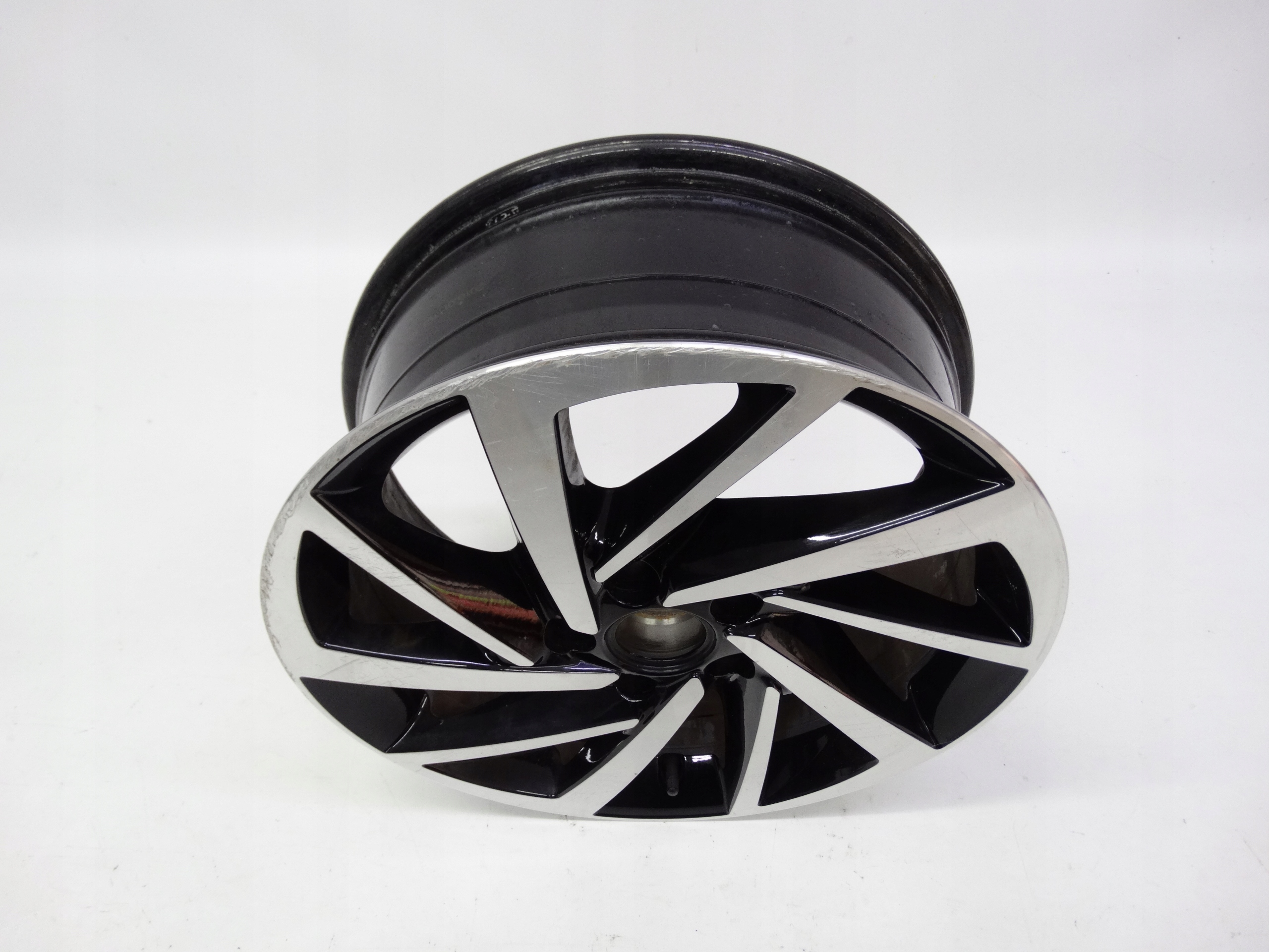 Second image of VW Tiguan II 5NA felga 17 cali 5NA601025T 5NA601025P oryginalna