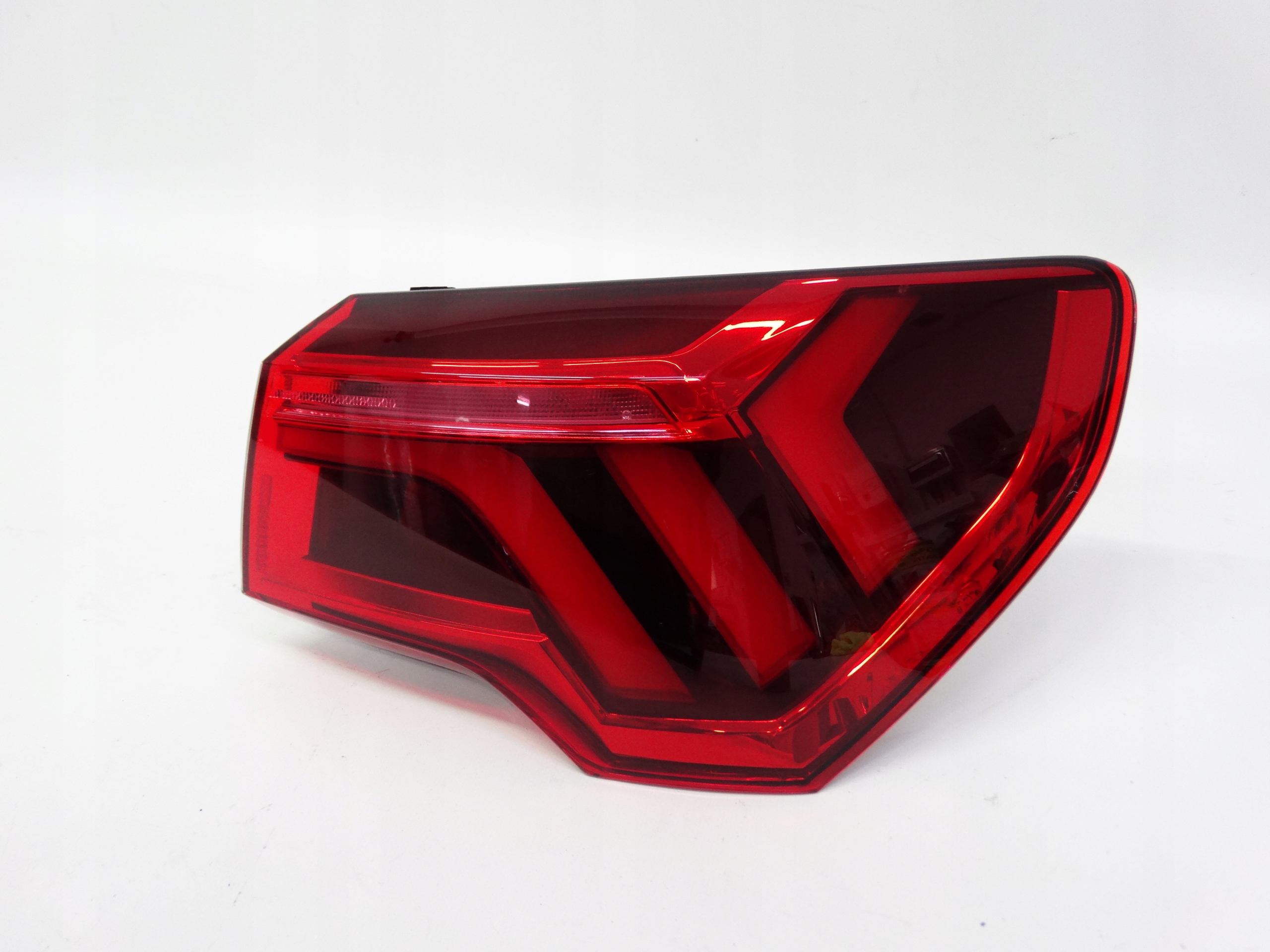 Second image of Audi Q3 II 83A 2018-2025 lampa tylna prawa LED w błotnik 83A945092 oryginał