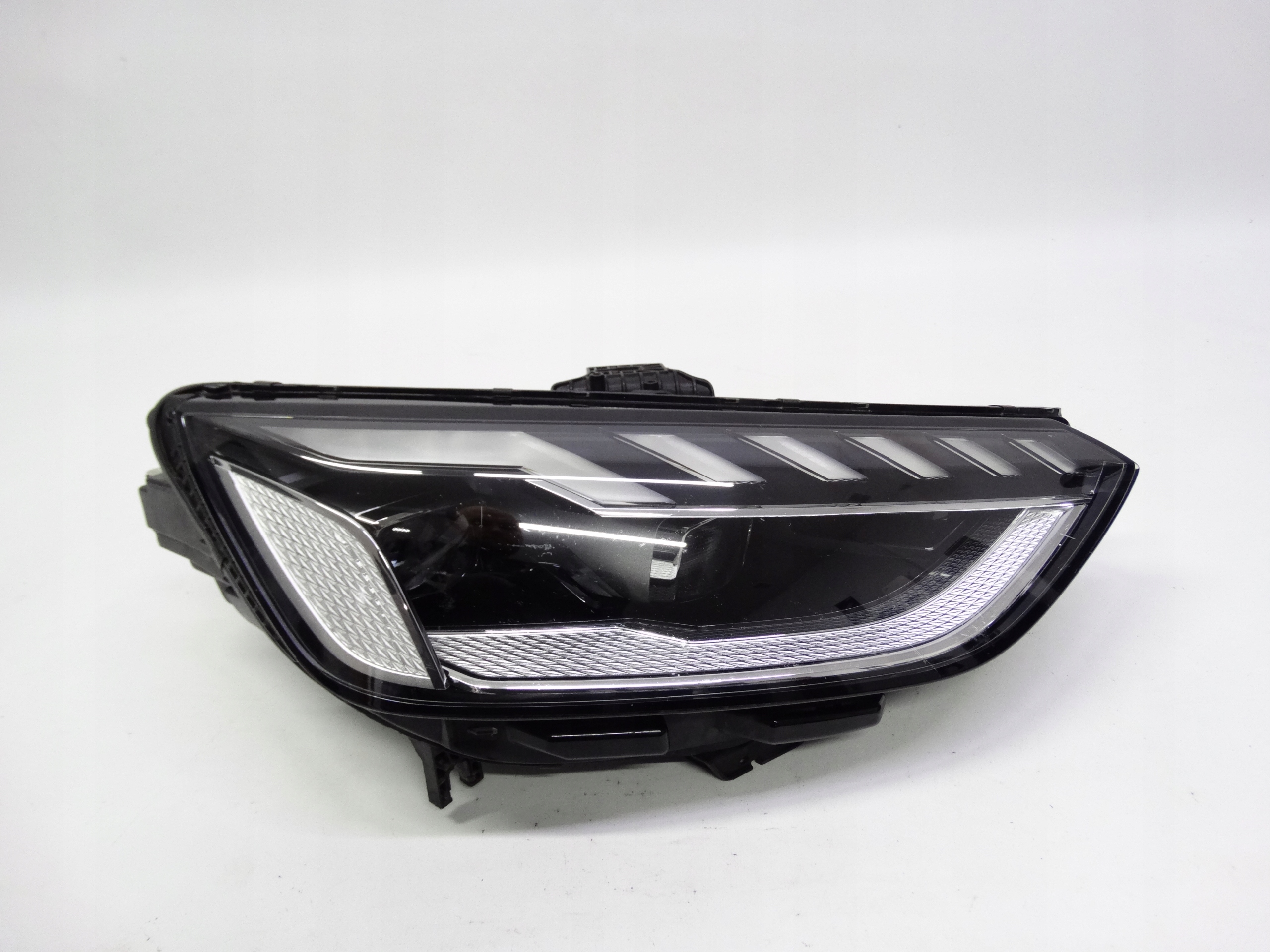 Second image of Audi A4 B9 Lift 8W 19- lampa prawa Full LED Matrix 8W0941036E oryginalna