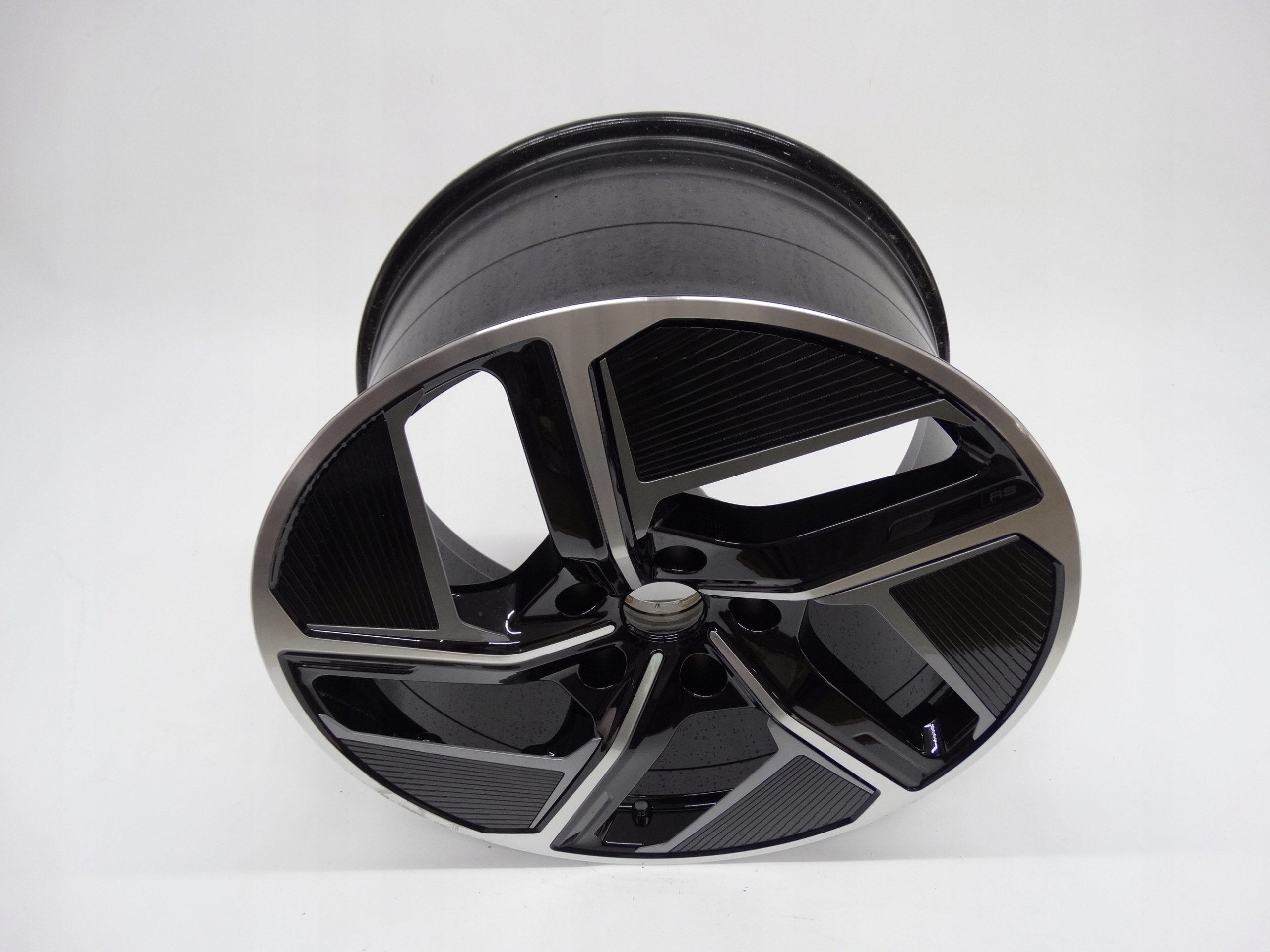 Second image of Audi RS e-tron GT felga 20 cali tylna AERO 4J3601025H 4J3601023B oryginalna