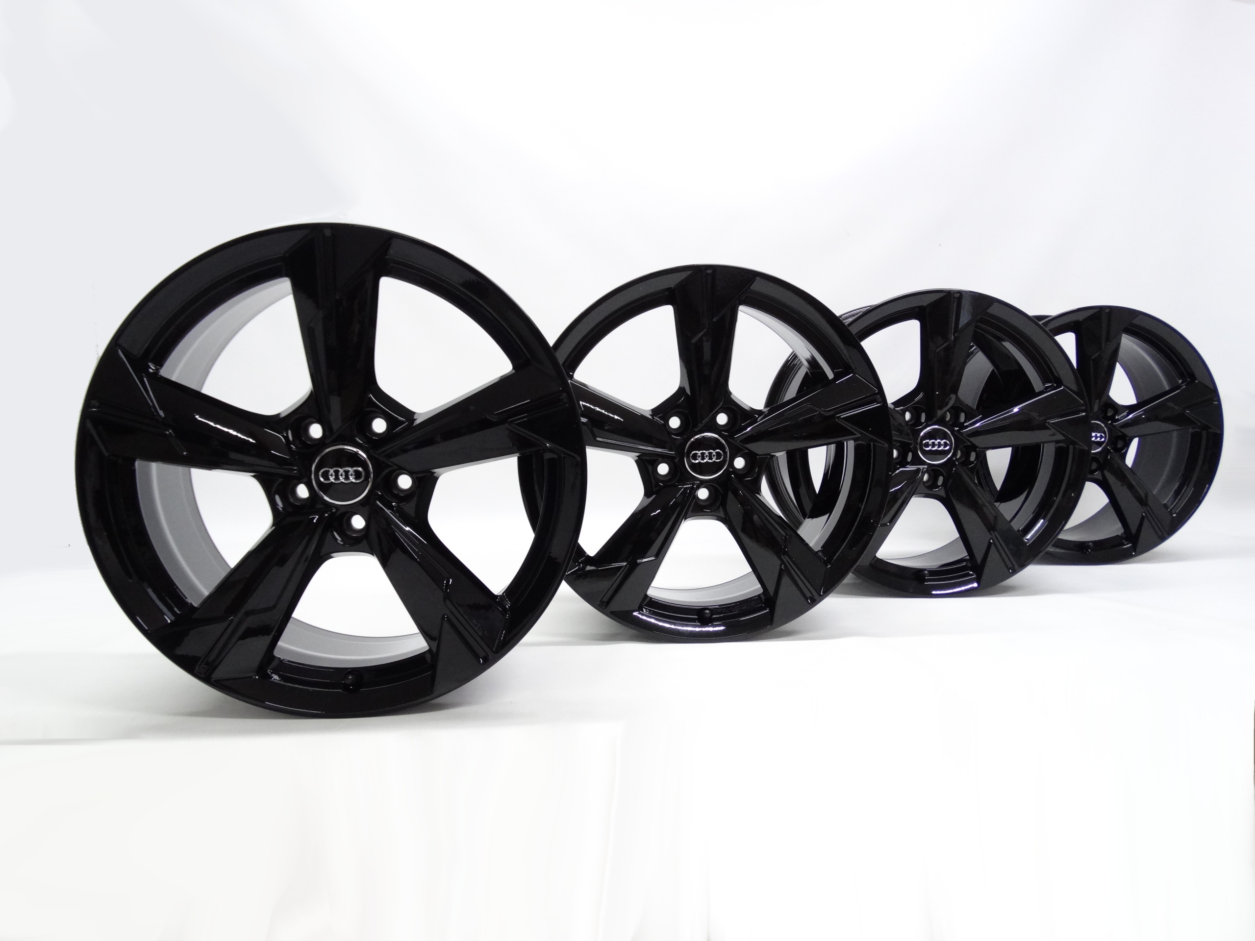 Second image of Audi A6 C8 4K komplet felg 18 cali 4K0601025D oryginalny