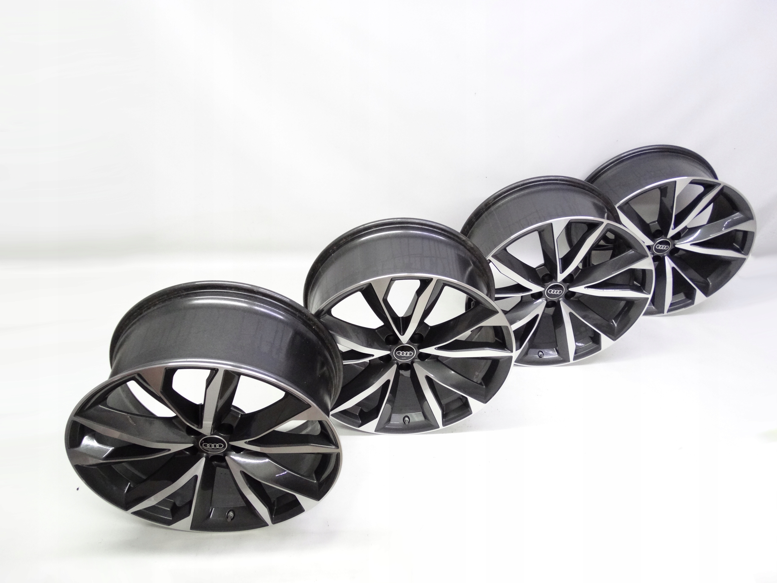 Second image of Audi Q7 II 4M komplet felg 21 cali 4M0601025BP oryginalne
