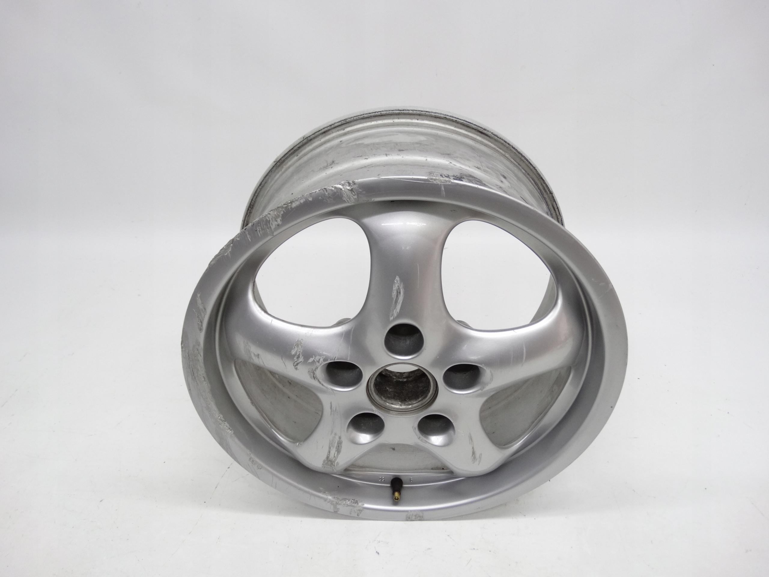 Second image of Porsche 911 Carrera 993 felga 17 tylna 99336212800 oryginalna