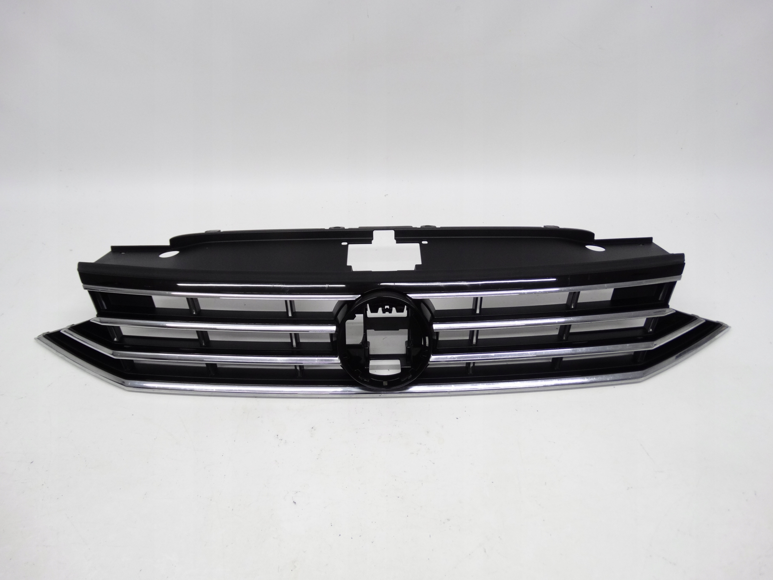 Second image of VW Passat B8 Lift 2019-2023 grill atrapa 3G0853651DE oryginalna