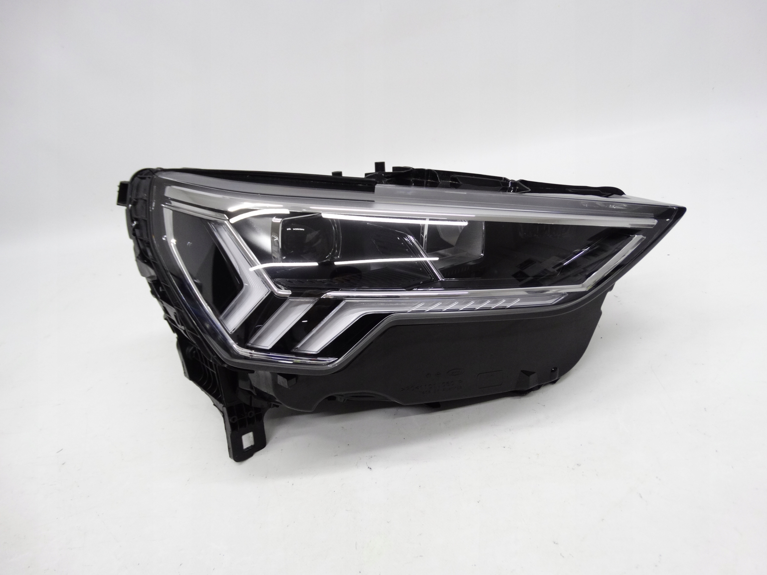 Second image of Audi Q3 II 83A 2018-2025 lampa prawa Full LED 83A941034 oryginalna