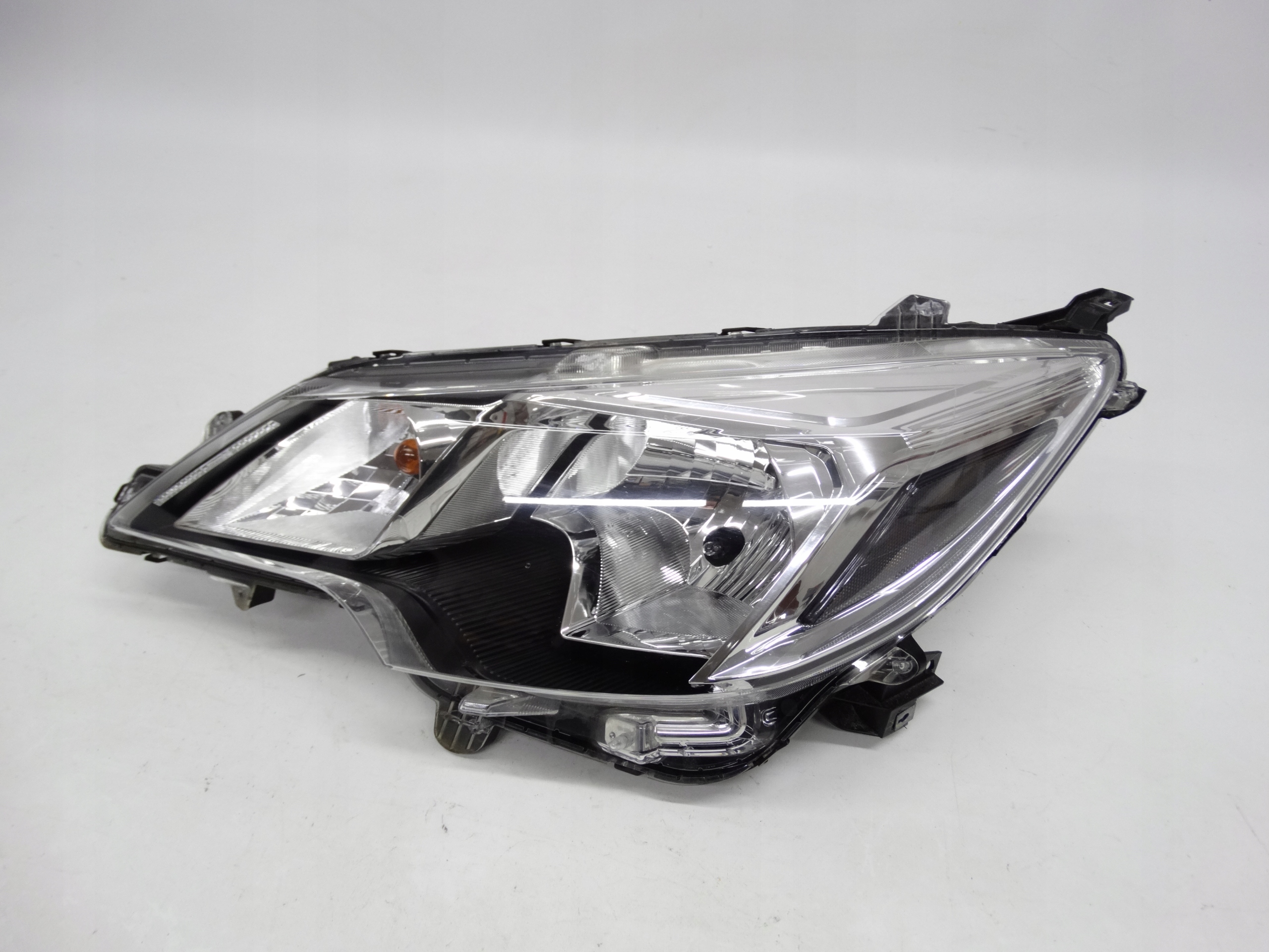 Second image of Mitsubishi Space Star II Lift 2020+ lampa lewa zwykła 8301D445 oryginalna