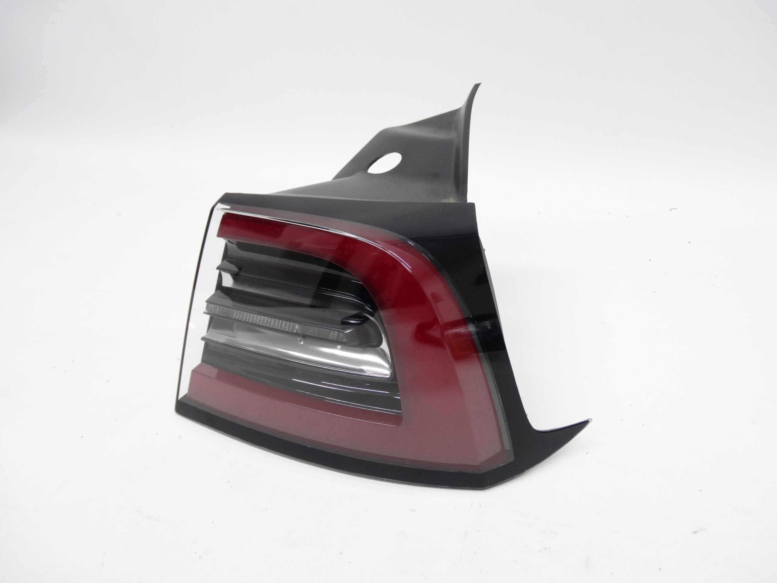 Second image of Tesla Model 3 17-23 Y 20-25 lampa tylna prawa LED w błotnik 1077400-00-C