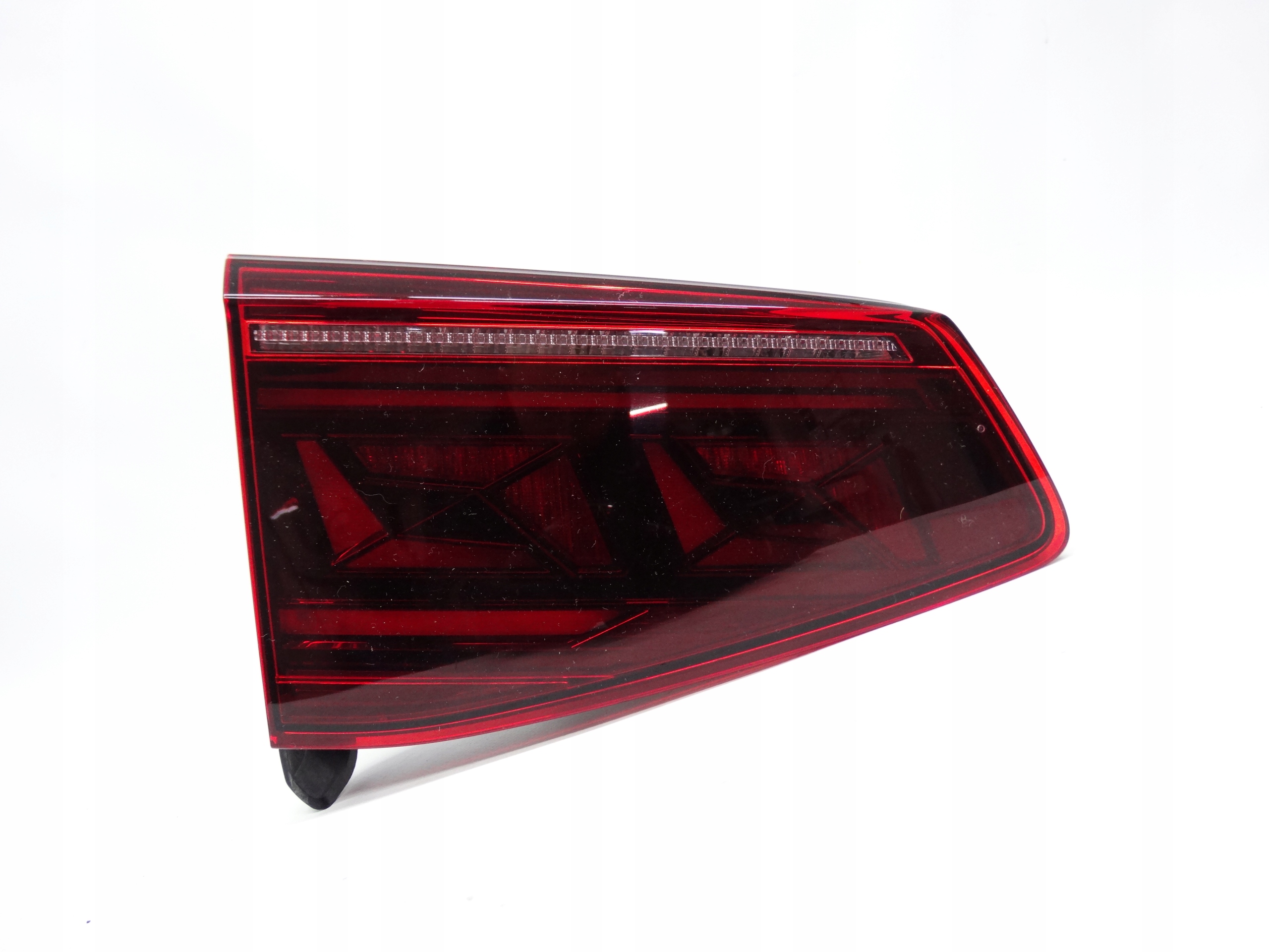 Second image of VW Passat B8 Kombi Lift 2019-2023 lampa lewa LED w klapę 3G9945307N