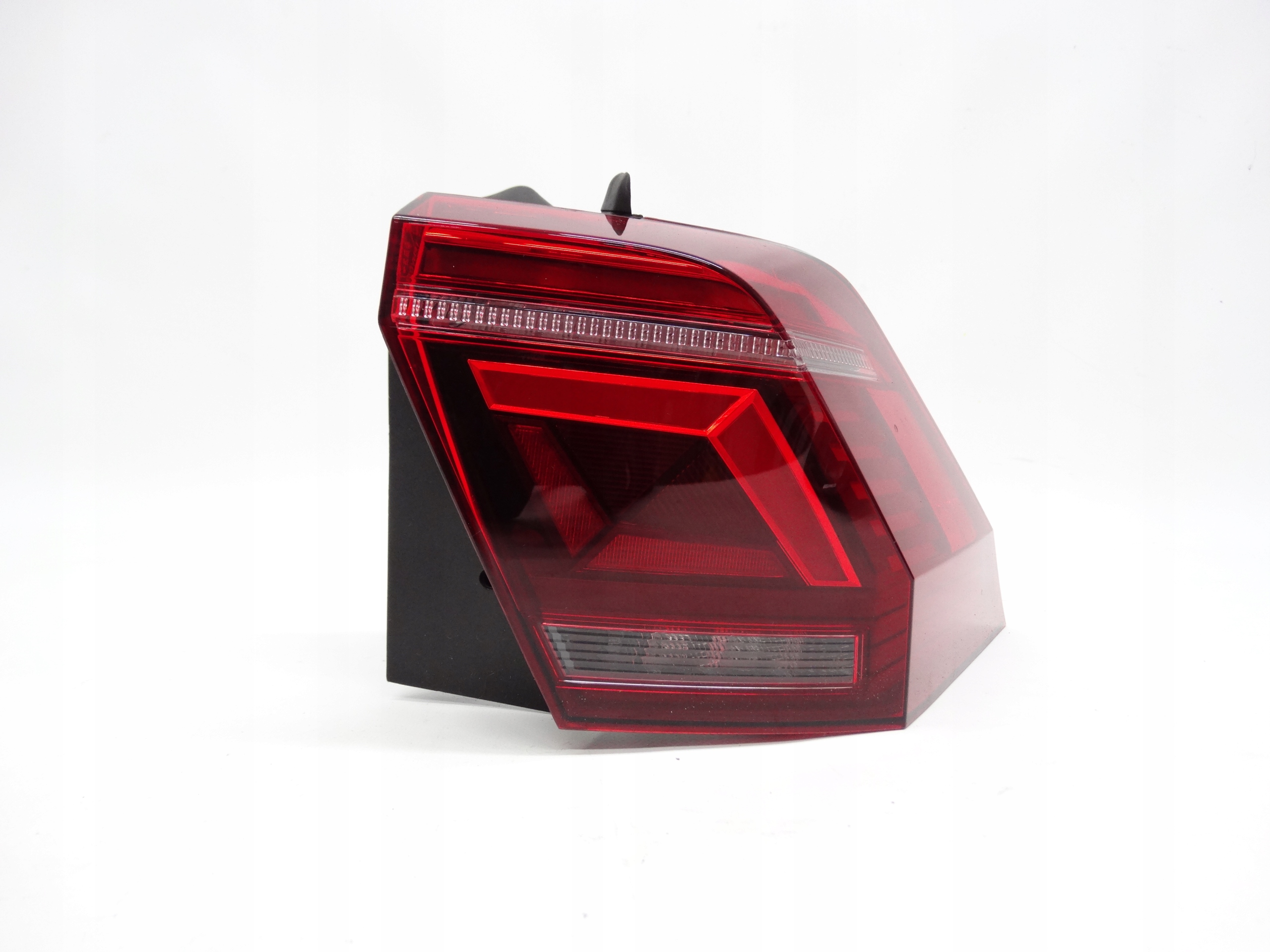 Second image of VW Tiguan II Lift 20-24 lampa tylna prawa LED IQ Light w błotnik 5NA945208J