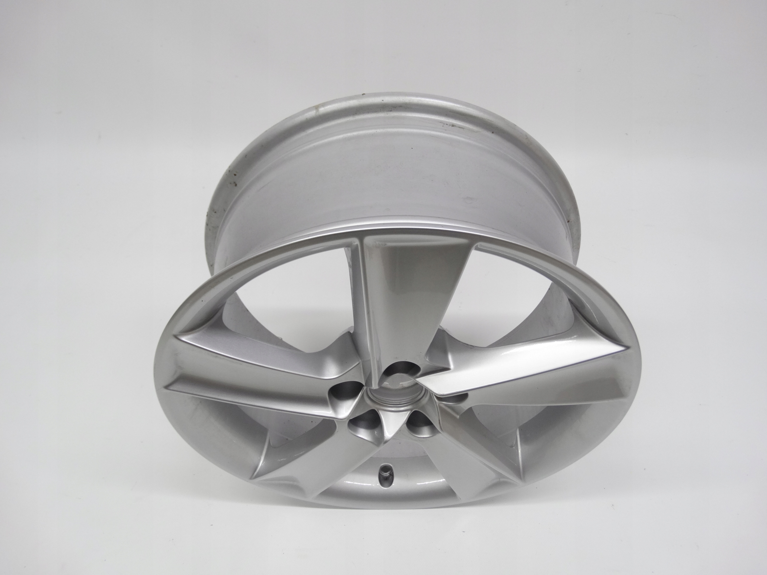 Second image of Seat Ibiza IV 6J felga 16 cali 6J0601025L oryginalna NOWA