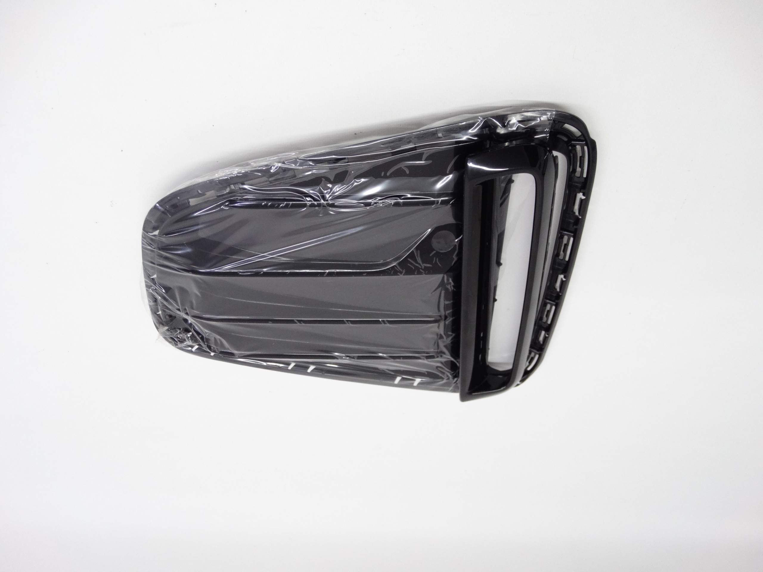 Second image of BMW i4 G26 Gran Coupe M-Pakiet kratka zderzaka lewa 8082439 oryginalna NOWA