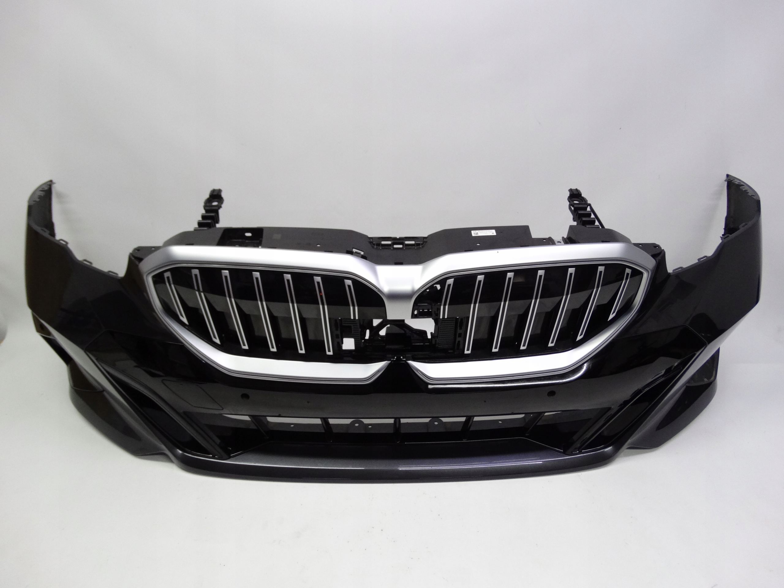 Second image of BMW 5 G60 M-Pakiet 2023+ zderzak przedni 8084653 oryginalny