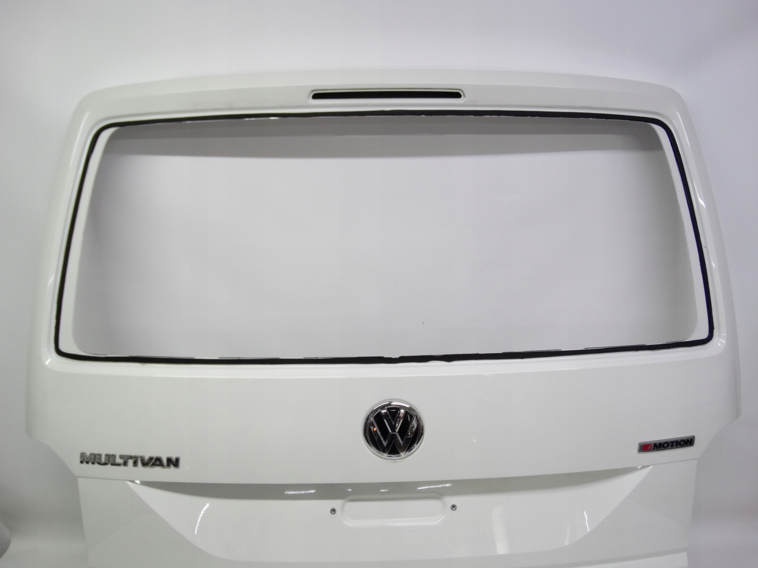 Second image of VW Multivan T6 15-21 klapa bagażnika 7E0827105C oryginalna