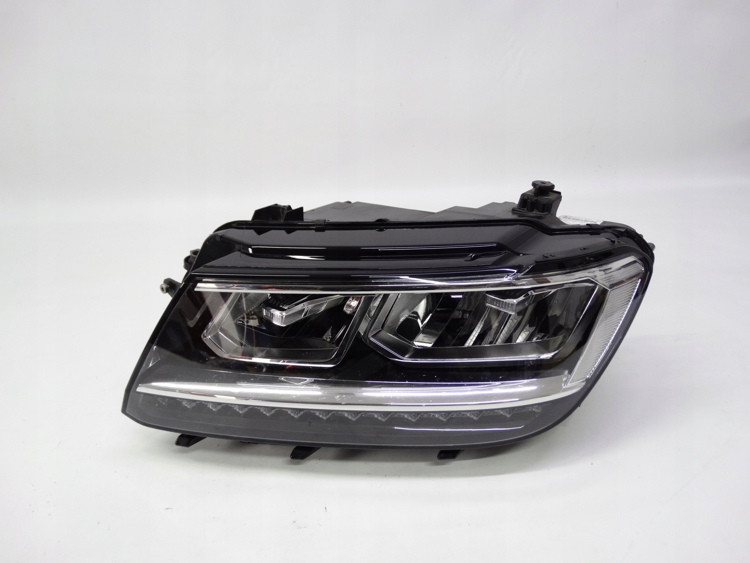 Second image of VW Tiguan II 16-20 lampa lewa Full LED 5NB941035D oryginalna