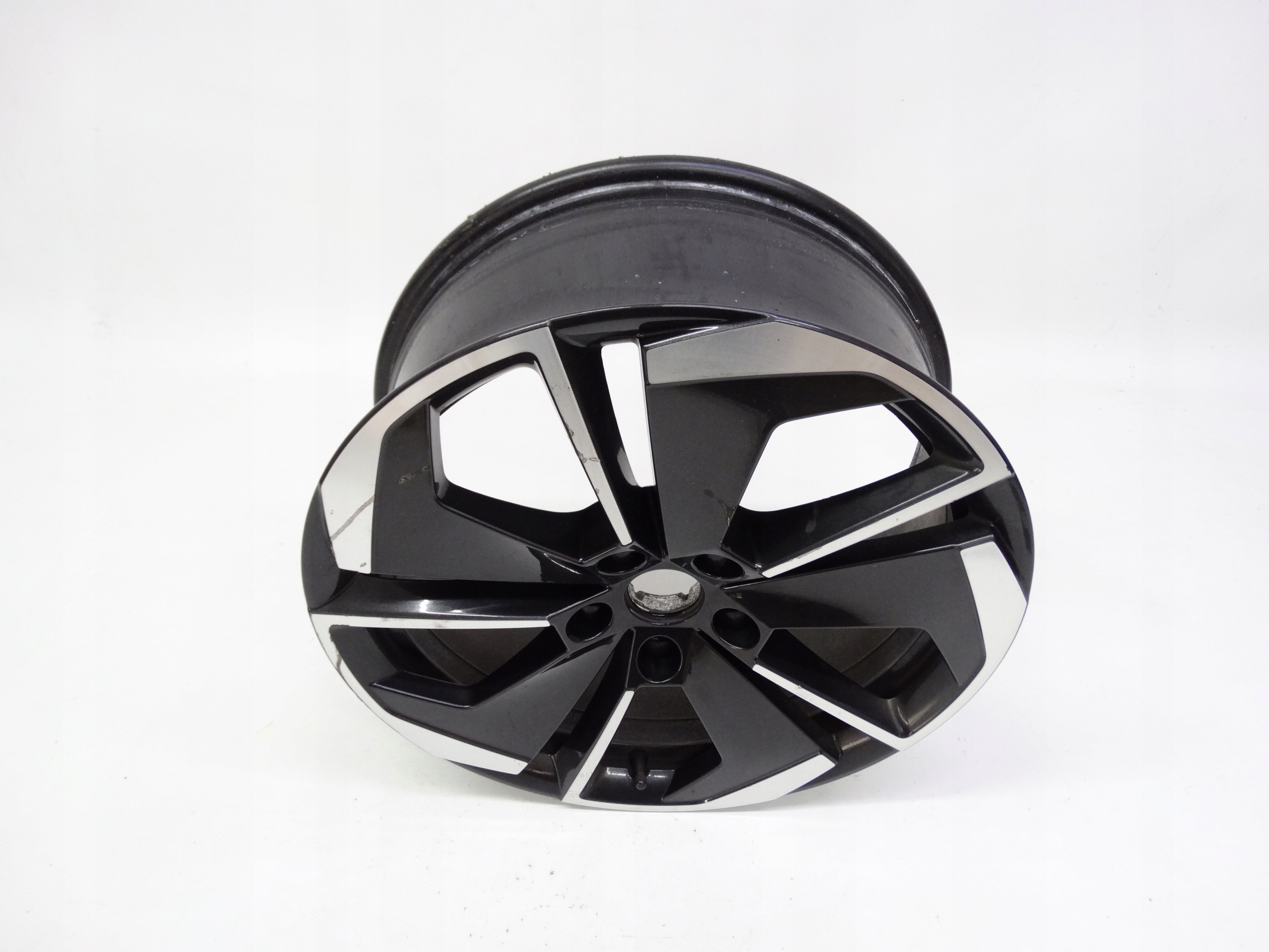 Second image of Skoda Octavia IV 5E3 felga 18 cali 5E3601025M oryginalna