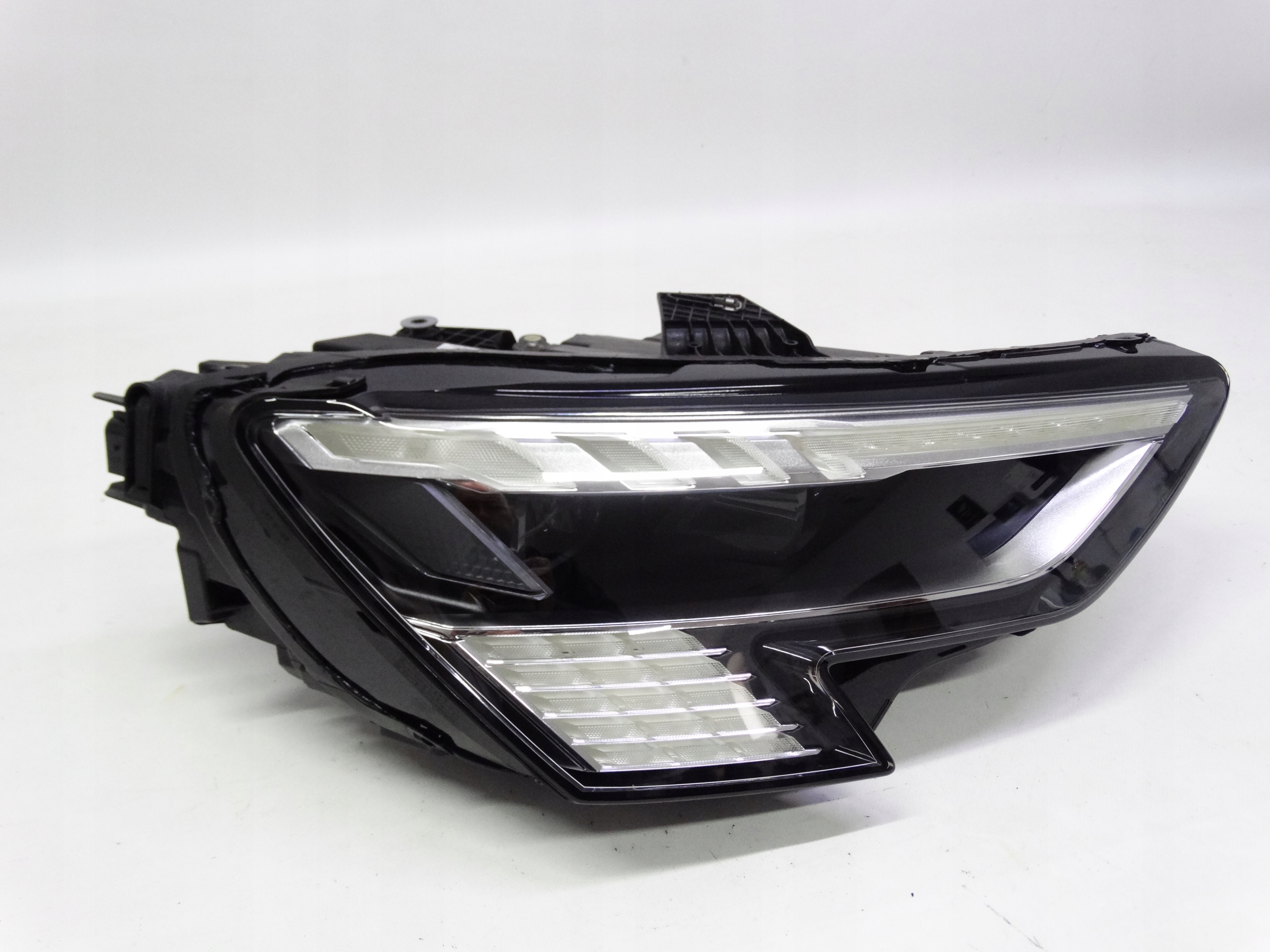 Second image of Audi A3 8Y 2020-2024 lampa prawa Matrix Full LED 8Y0941036 oryginalna