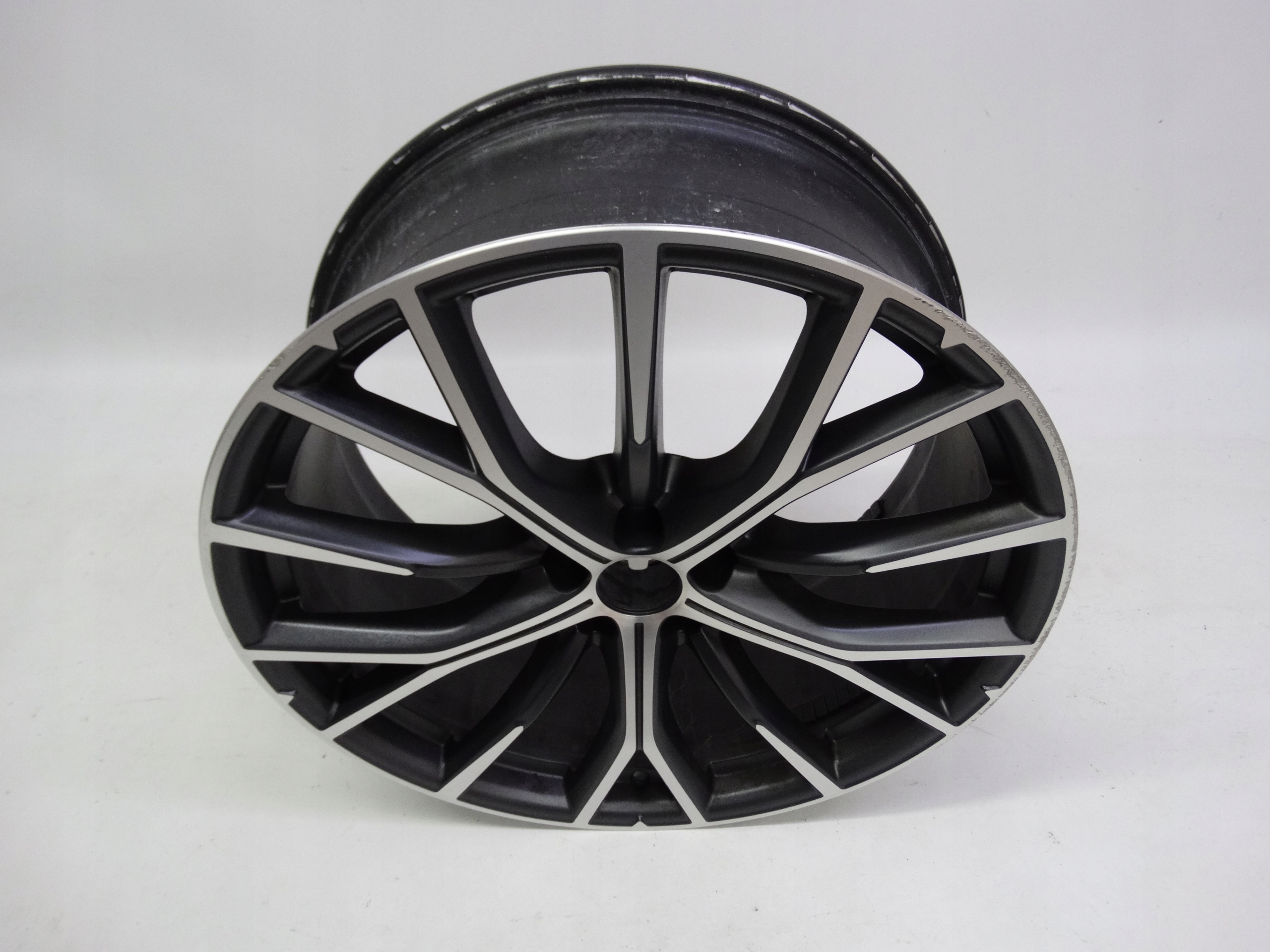 Second image of Maserati Grecale Trofeo felga przednia 21 cali 670171185 oryginalna