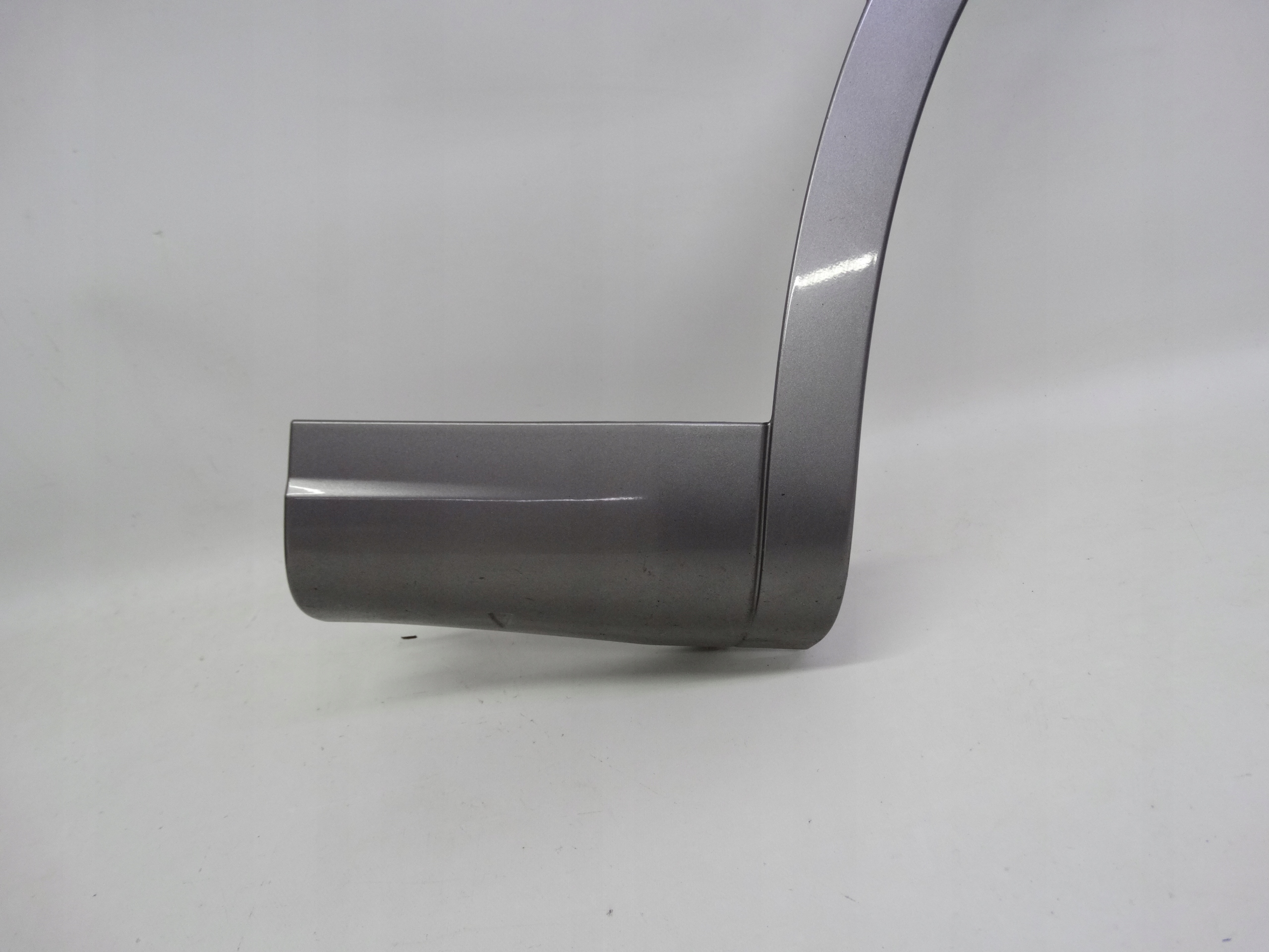 Second image of Maserati Levante 16-24 listwa błotnika prawa przednia 670049023DX oryginał