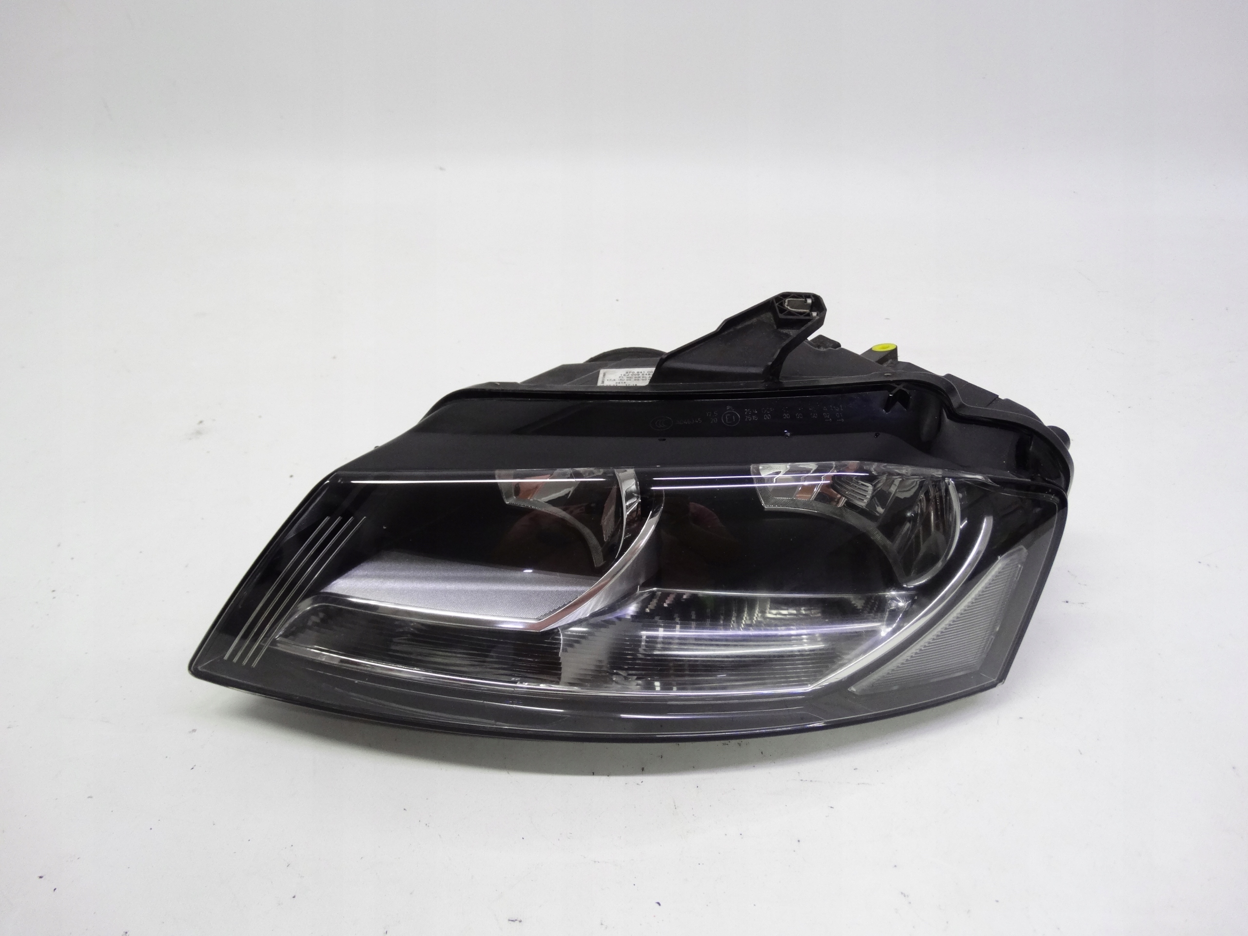 Second image of Audi A3 8P Lift 08-12 lampa lewa zwykła 8P0941003BB oryginalna