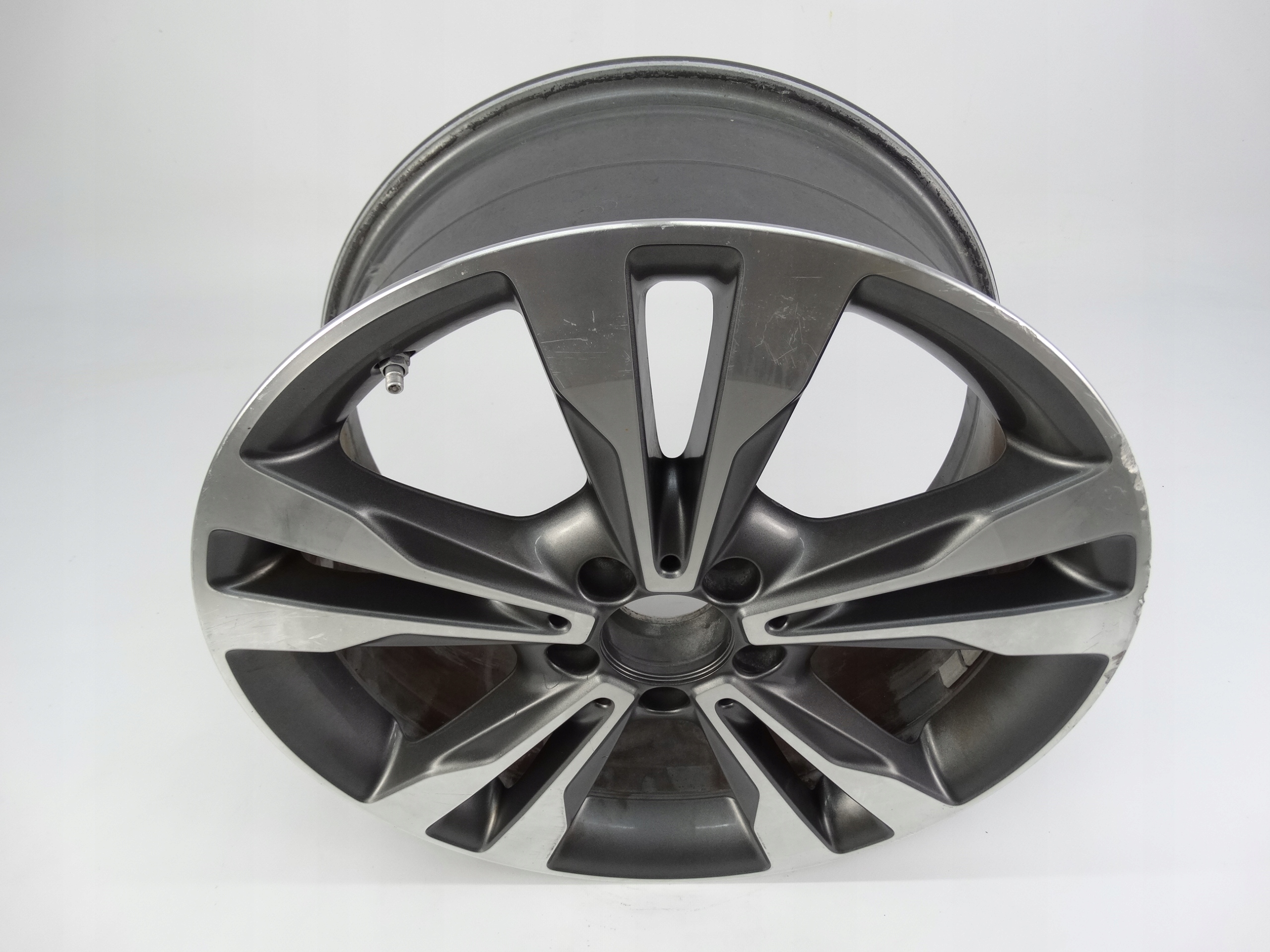 Second image of Mercedes C-klasa W205 A205 18 cali A2054012902 tył