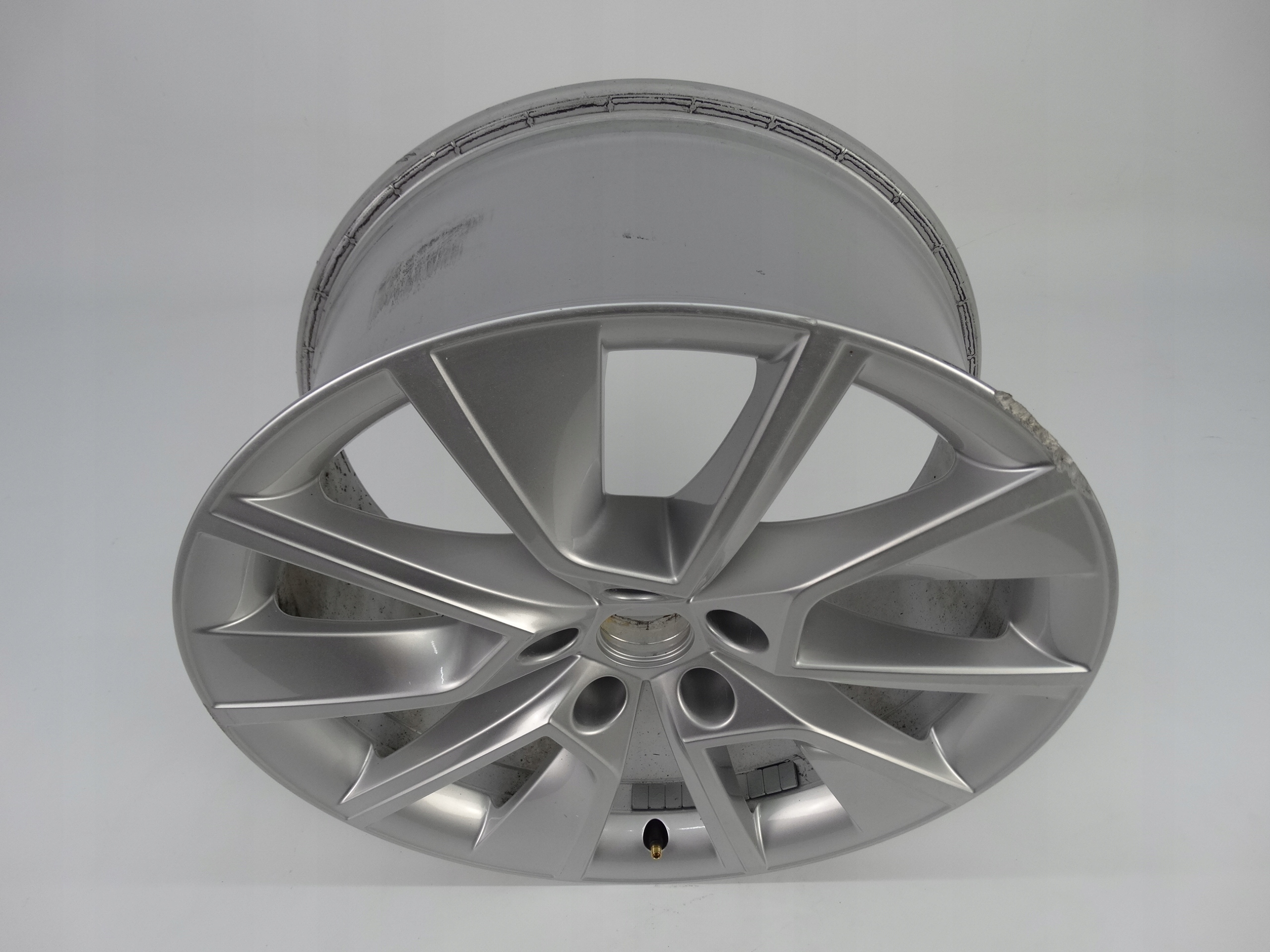 Second image of Skoda SuperB III 3V0 felga 18 cali 3V0601025BC