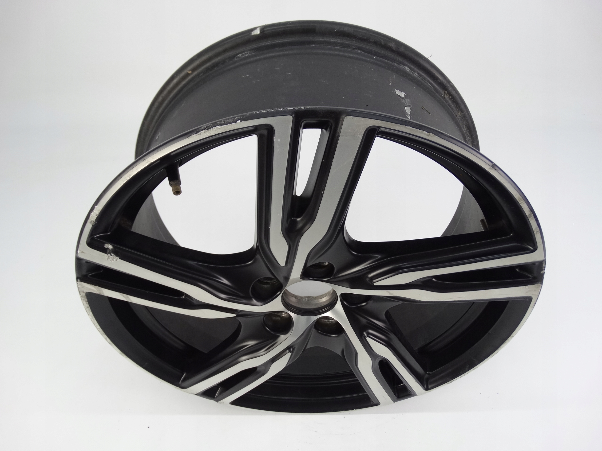 Second image of Volvo V40 V60 felga 18 cali 31423873 oryginalna