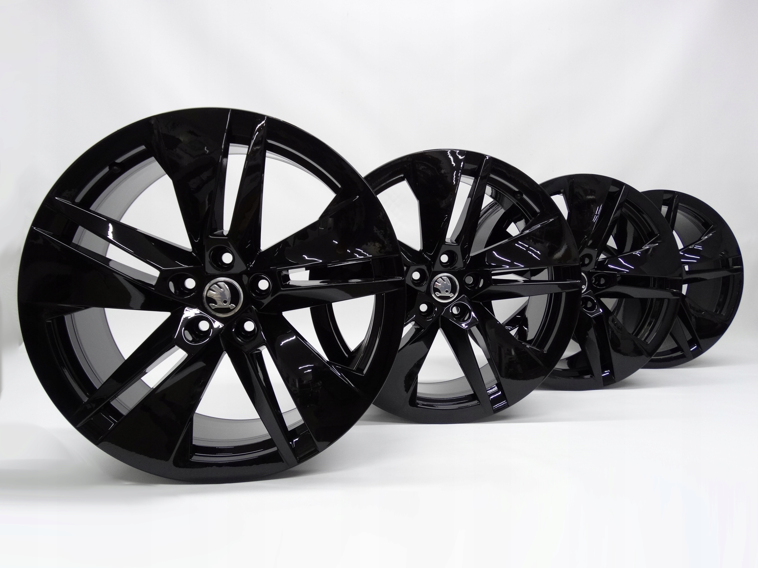 Second image of Skoda Enyaq iV komplet felg 19 cali 5LA601025C