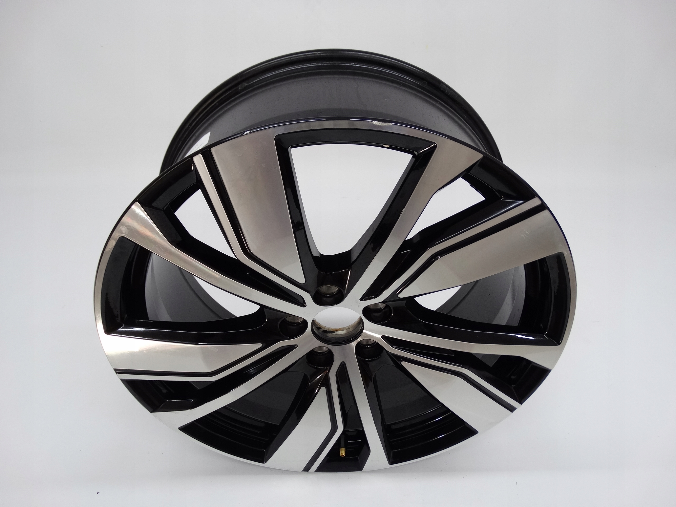 Second image of Volvo XC40 felga tylna 20 cali 32134538 oryginalna