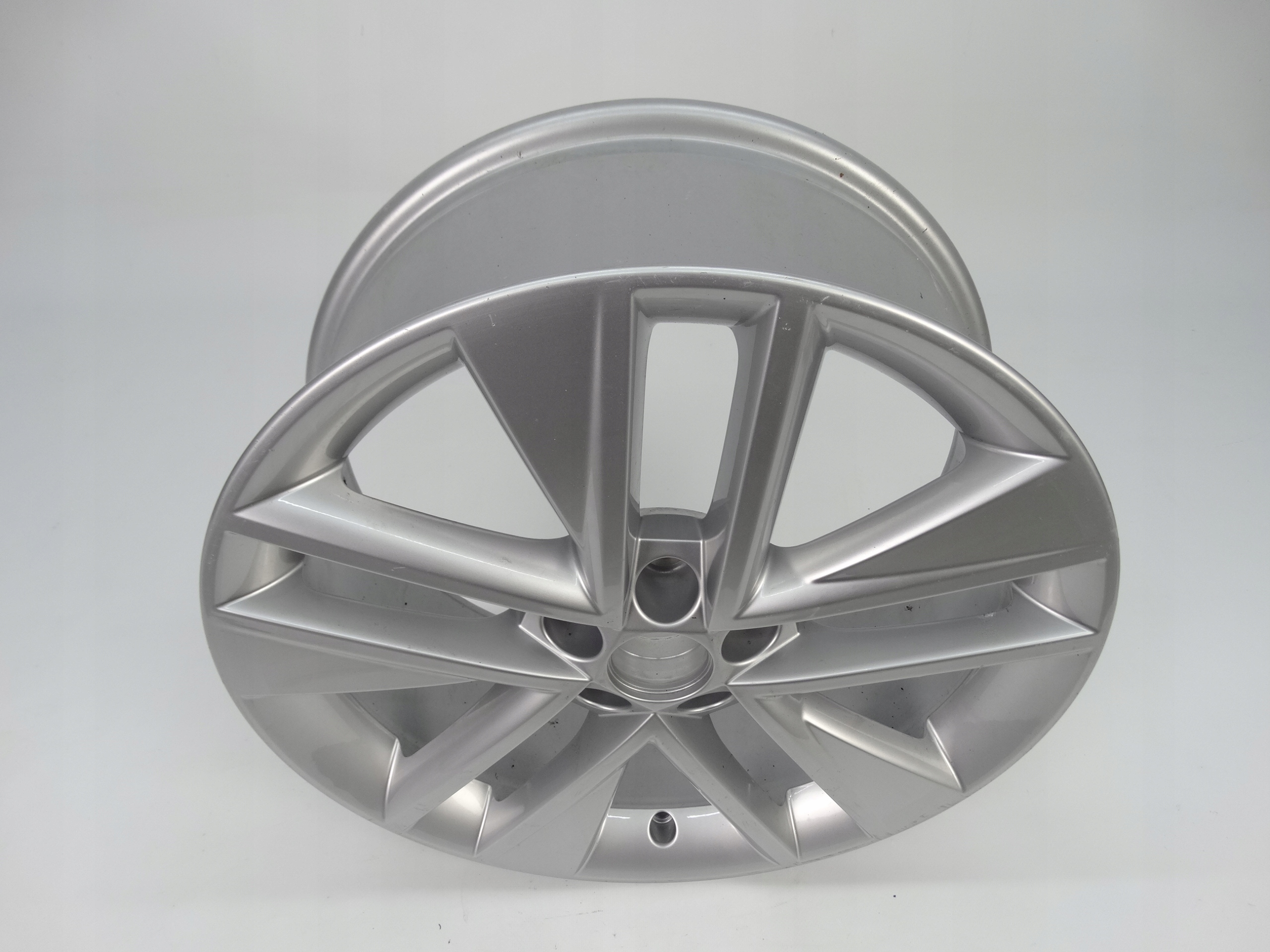 Second image of Skoda Fabia III Rapid felga 17 cali 6V0601025C