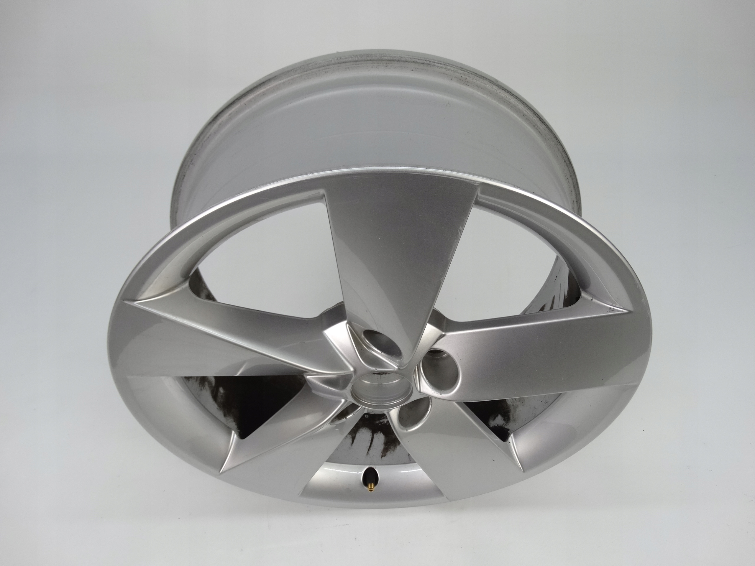 Second image of Skoda Karoq 57A felga 17 cali 57A601025F oryginał