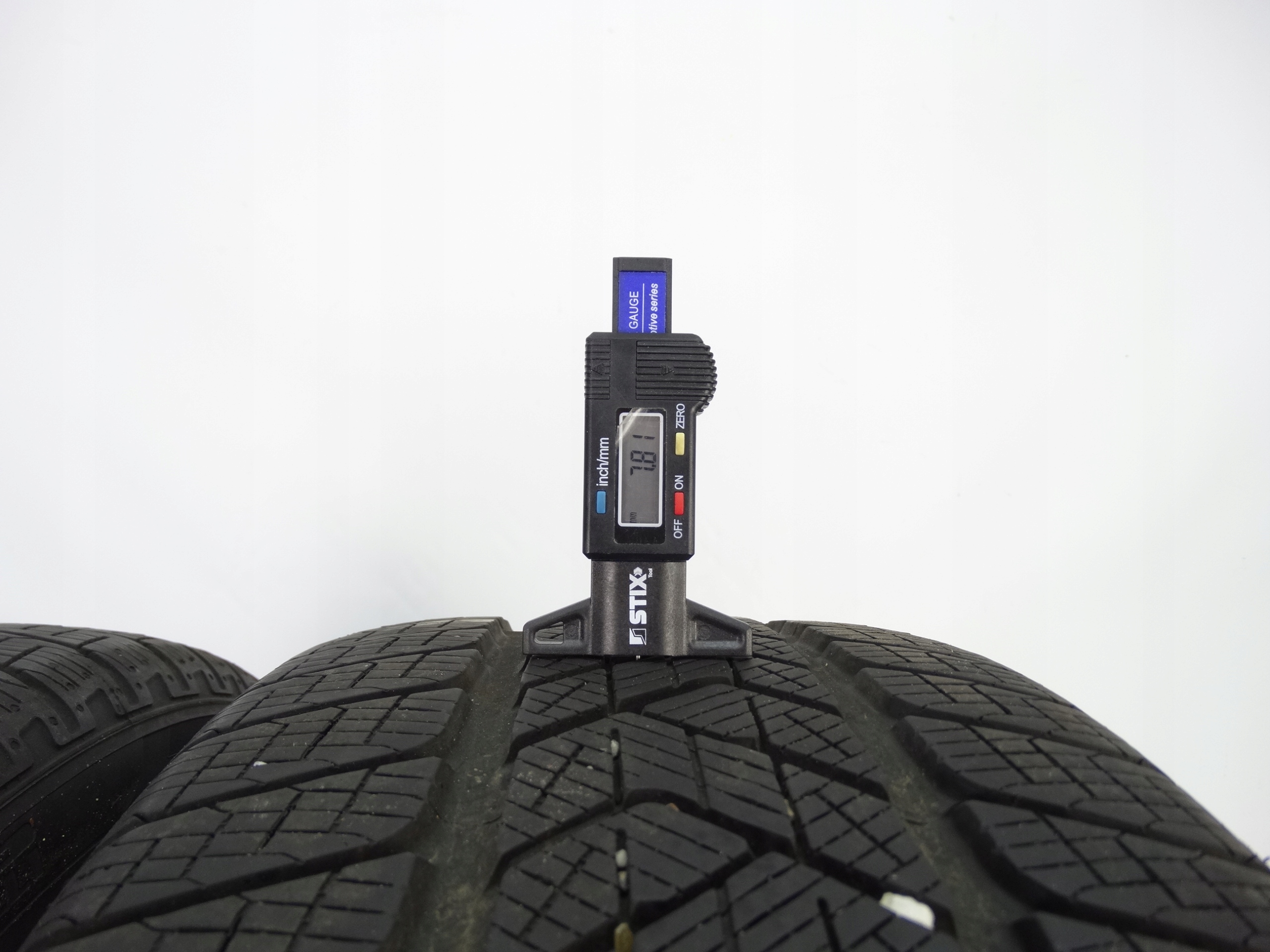 Second image of Pirelli Scorpion Winter 255/40/21 7,8mm 2018