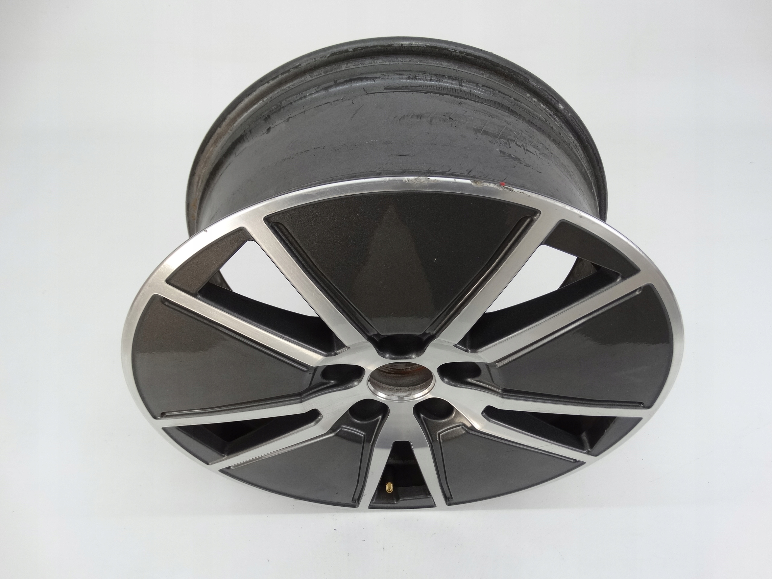 Second image of Audi A4 B9 8W felga 17 cali 8W0601025G oryginalna