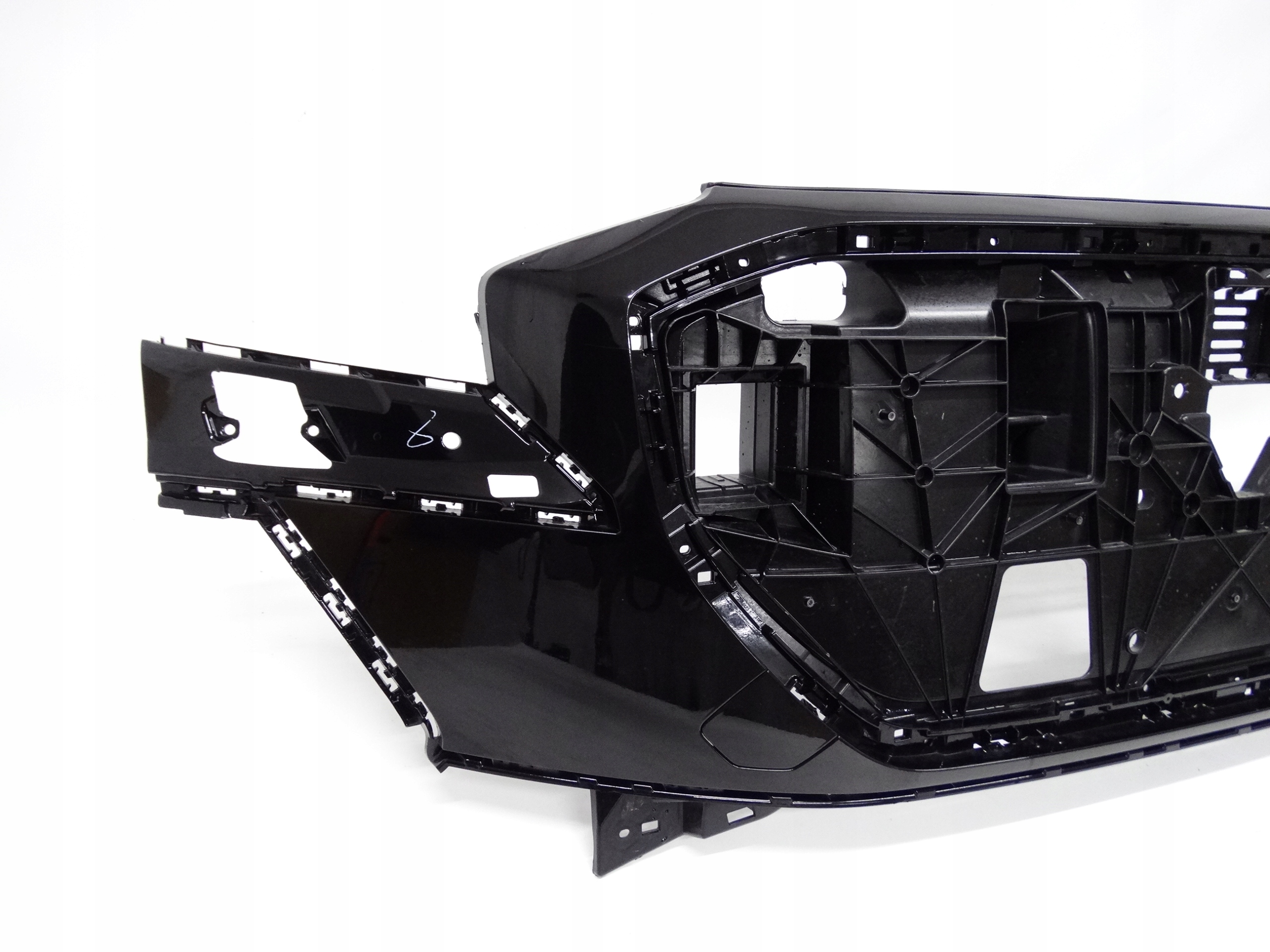 Second image of Audi Q4 E-Tron 21- zderzak ramka podstawa grilla