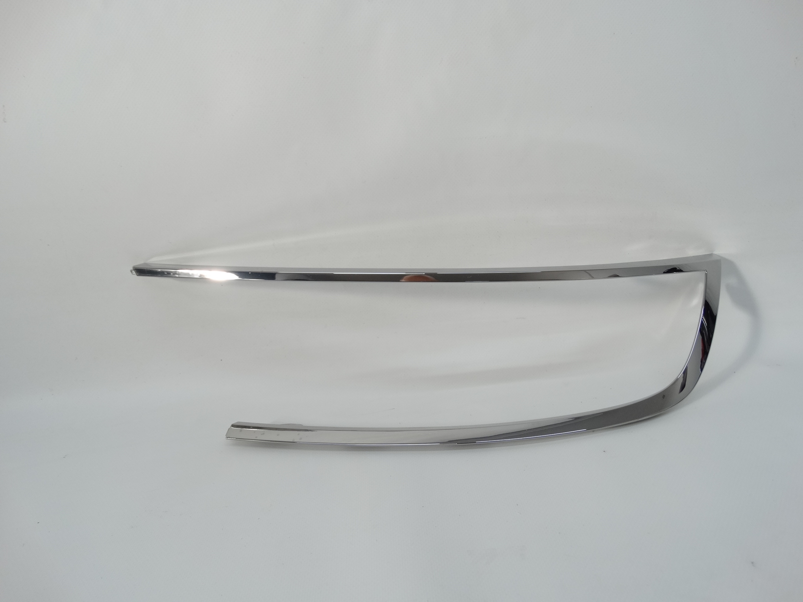 Second image of Opel Mokka B 20- chrom listwa lampy 9835155280