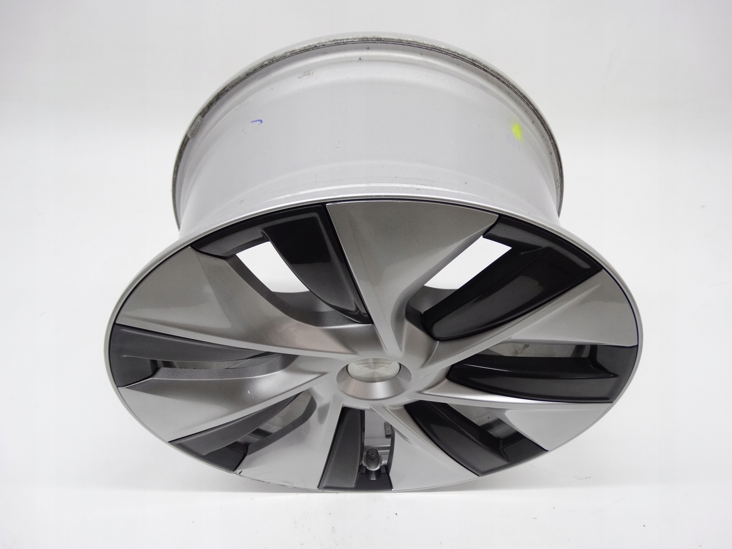 Second image of Tesla Model Y felga 19 cali 1188222-00-B oryginał