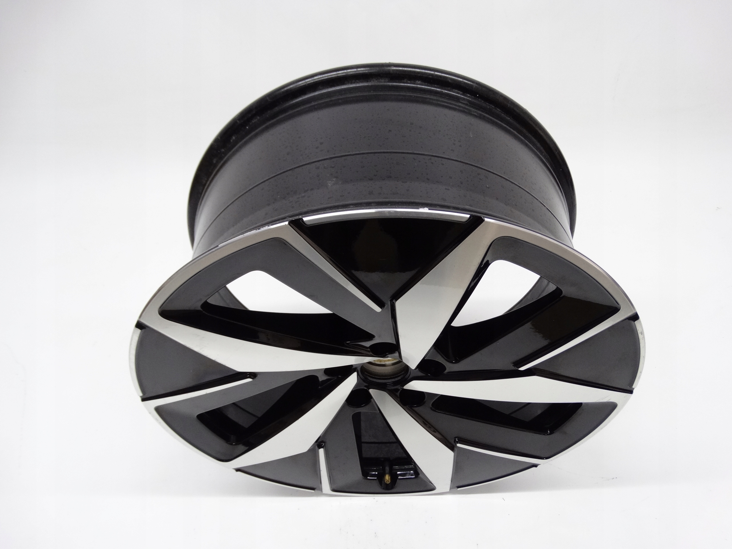 Second image of VW ID.4 ID.5 felga 20 cali 11A601025J oryginalna