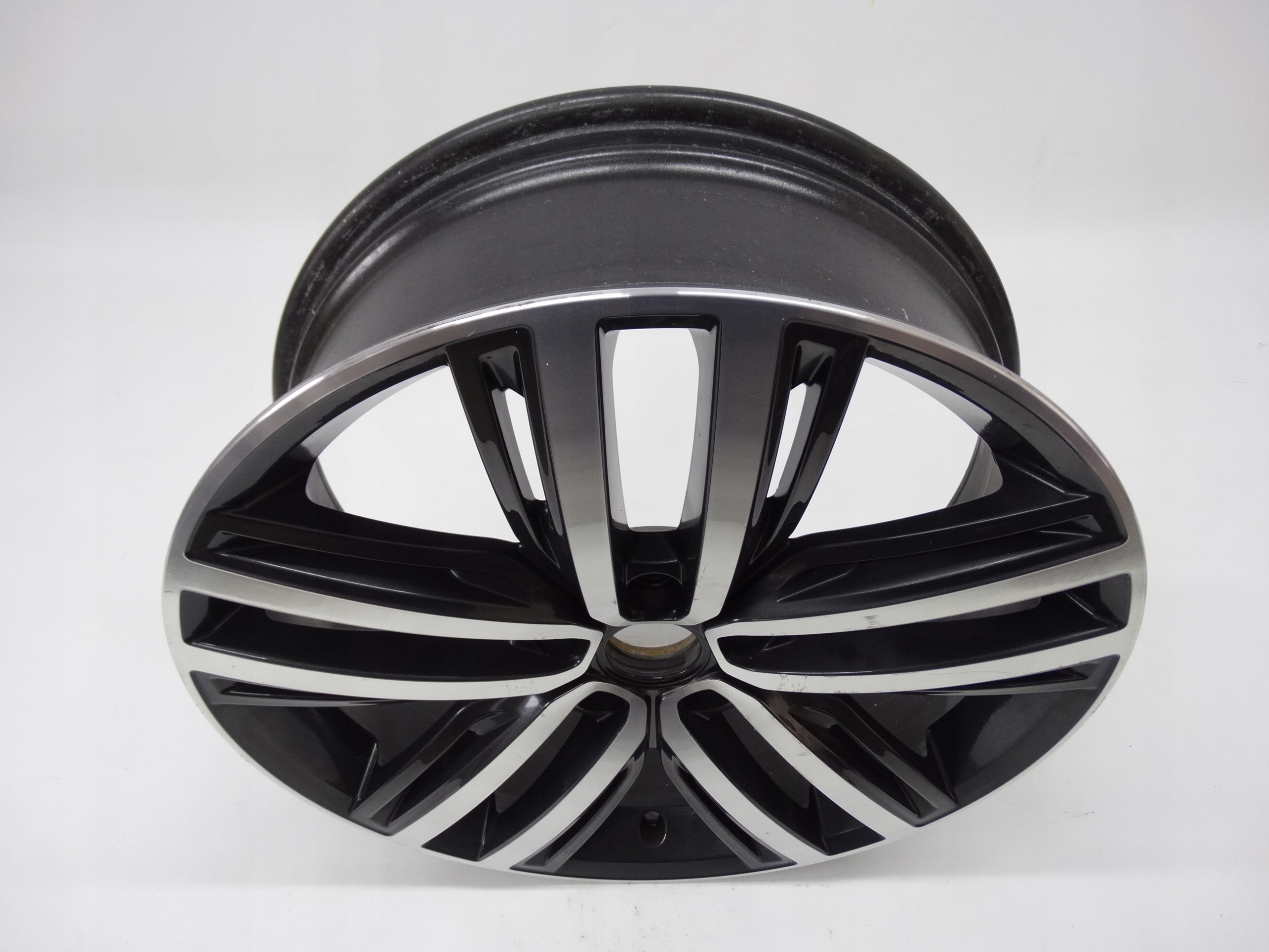 Second image of VW Tiguan II 5NA felga 19 cali 5NA601025F