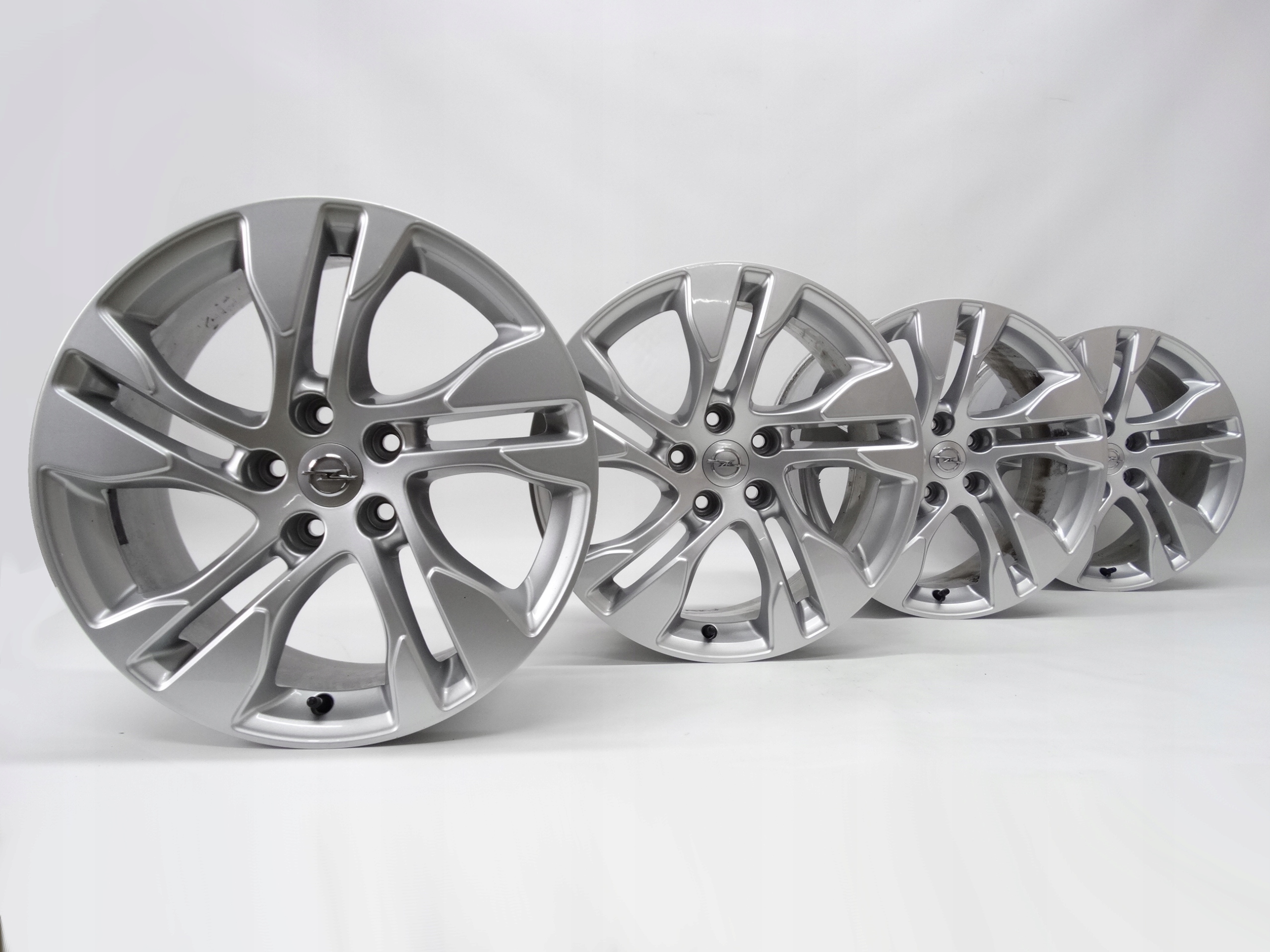 Second image of Opel Insignia B Astra J komplet 18 cali 0P104 K2