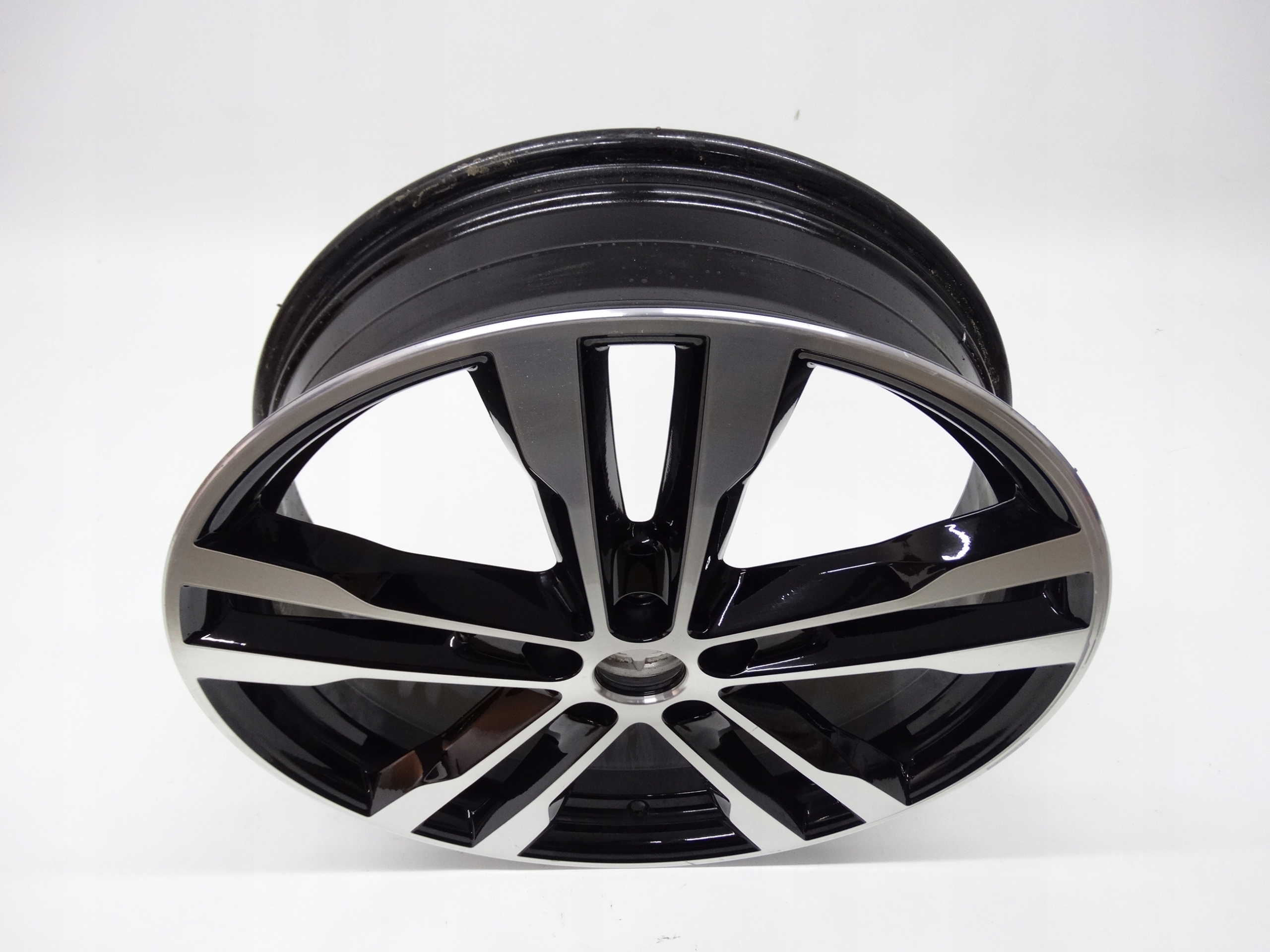 Second image of BMW i3 I01 felga 20 cali tylna 6888011 oryginalna