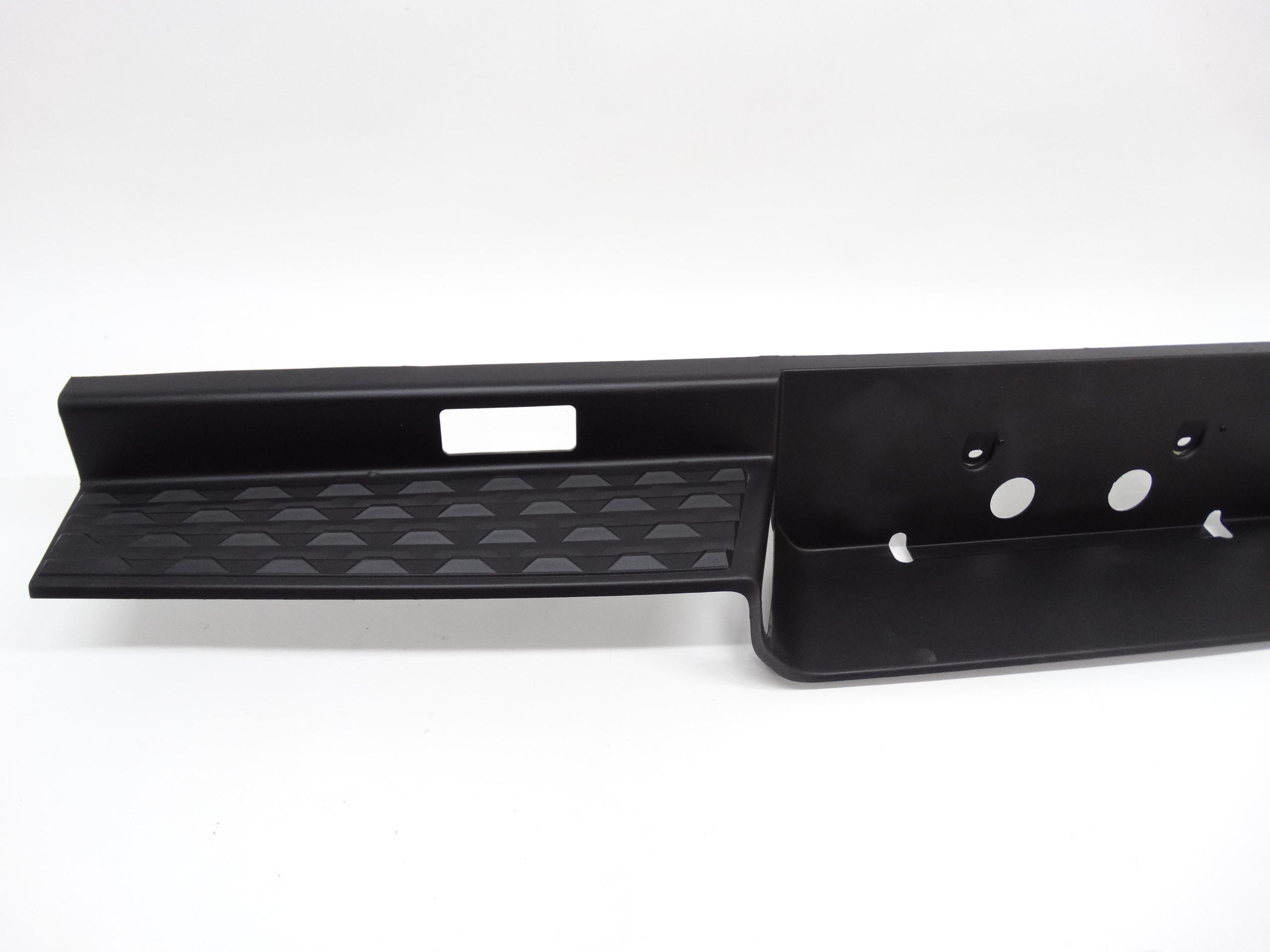 Second image of RAM 1500 II 18- stopień podest zderzaka tylnego