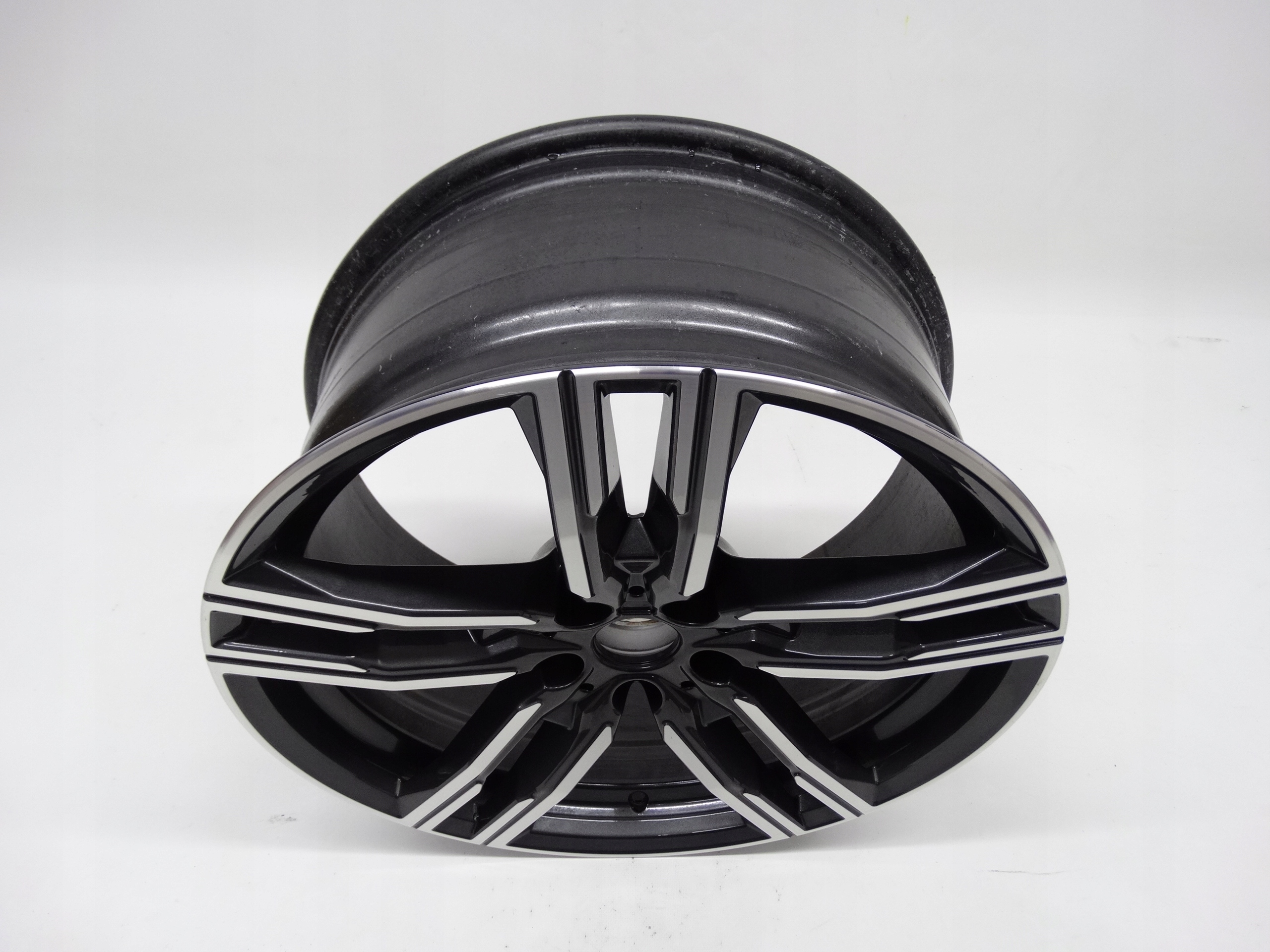 Second image of BMW 8 G14 G15 felga tylna 19 cali 8090020 oryginał