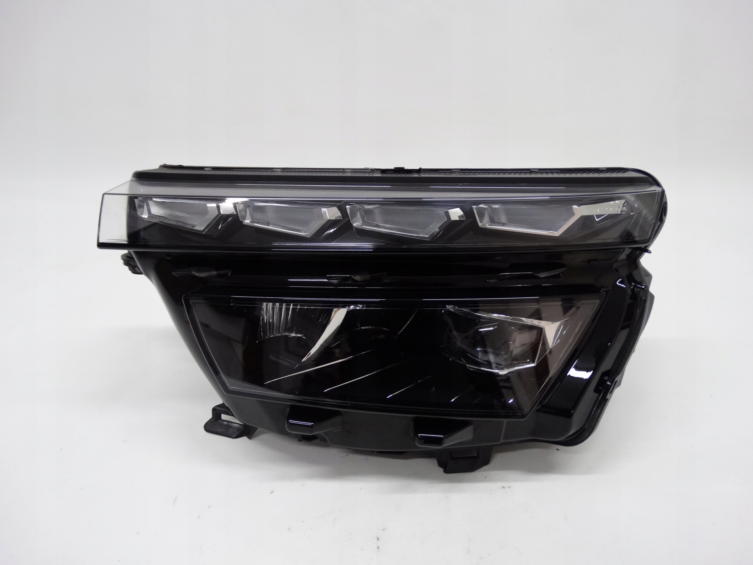 Second image of Skoda Kamiq 19- lampa Full LED lewa 658941015B