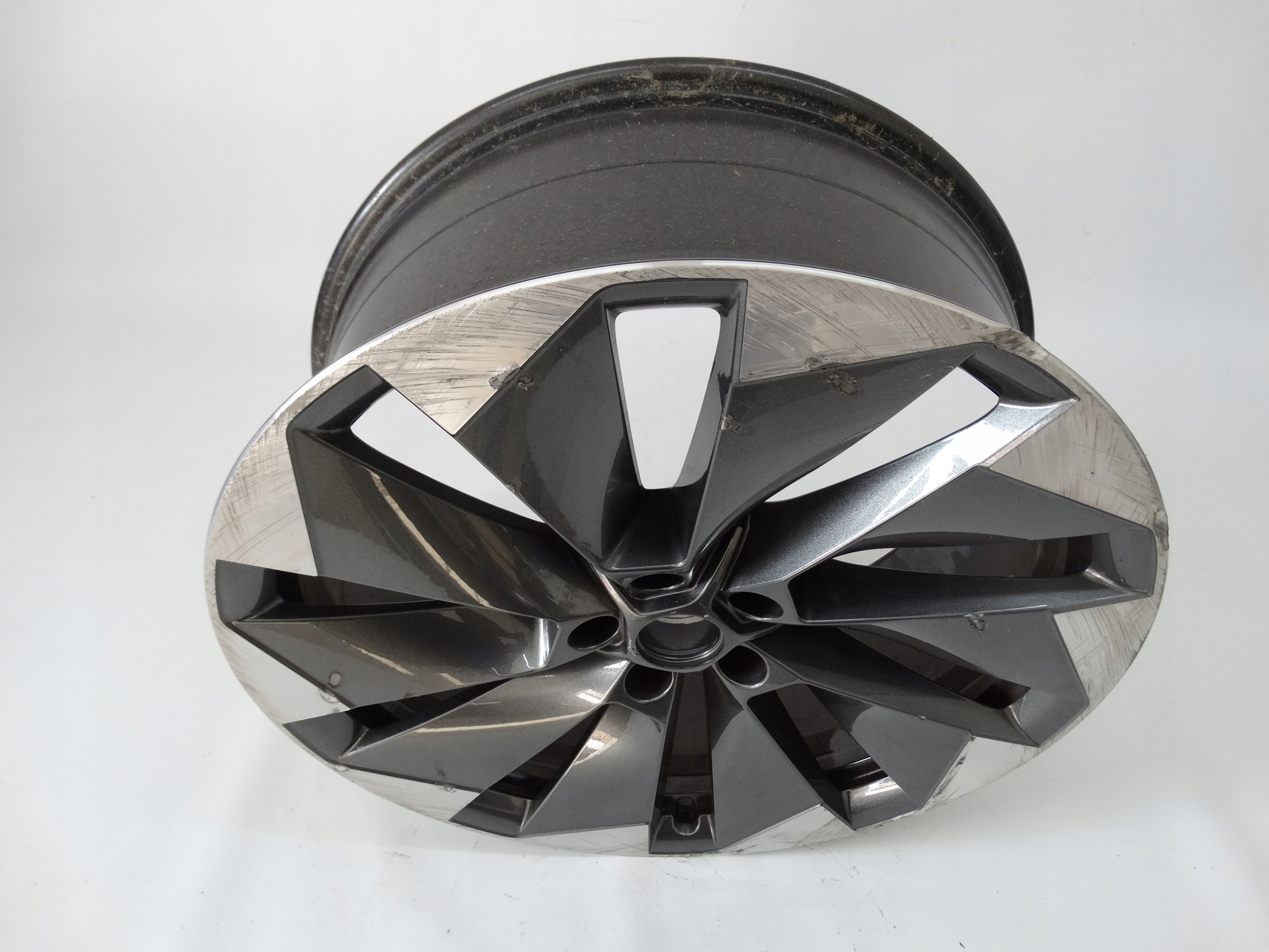 Second image of Skoda Enyaq iV felga 21 cali 5LA601025BL oryginał