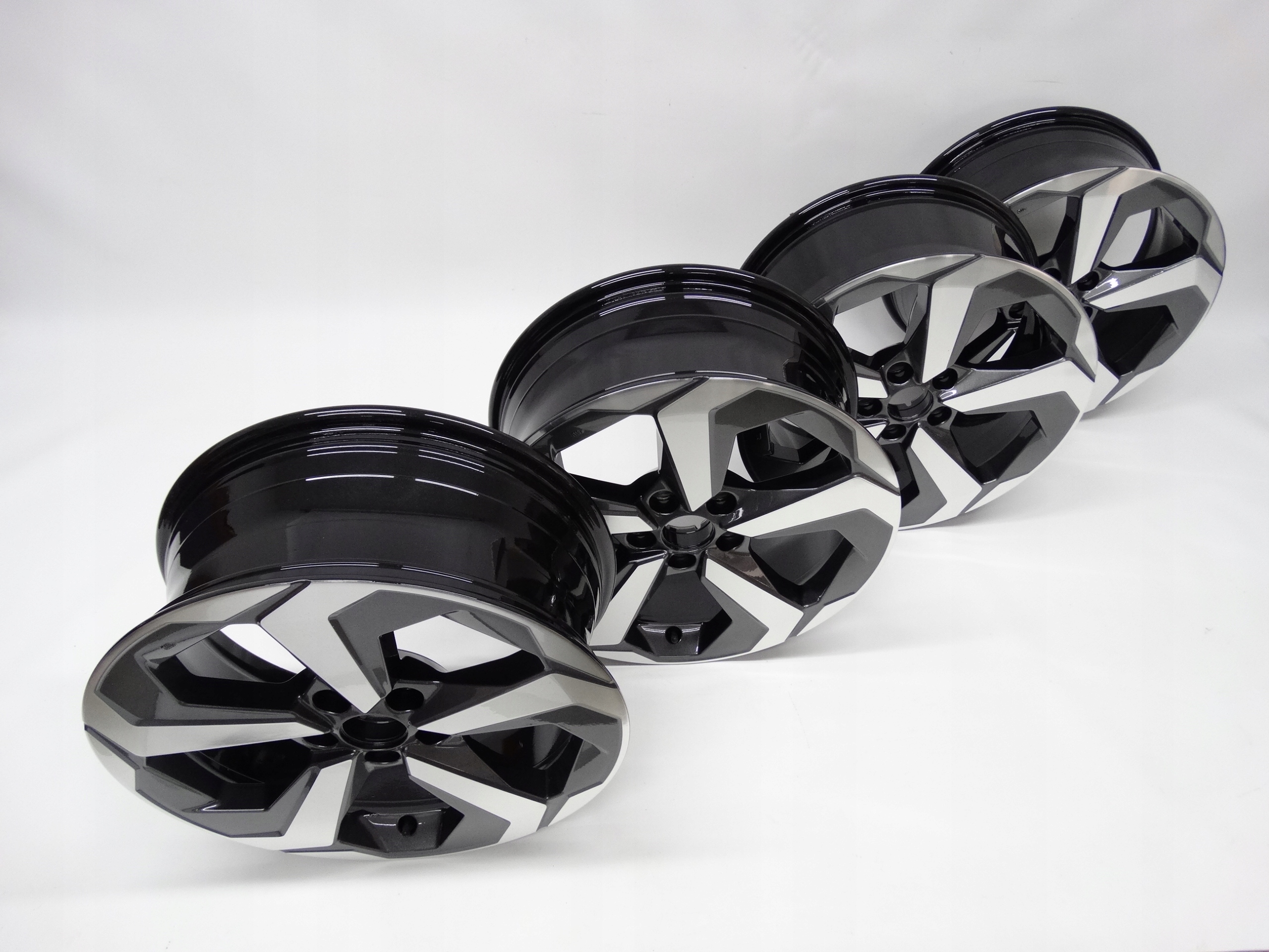 Second image of Nissan Qashqai III J12 komplet 18 cali oryginalne