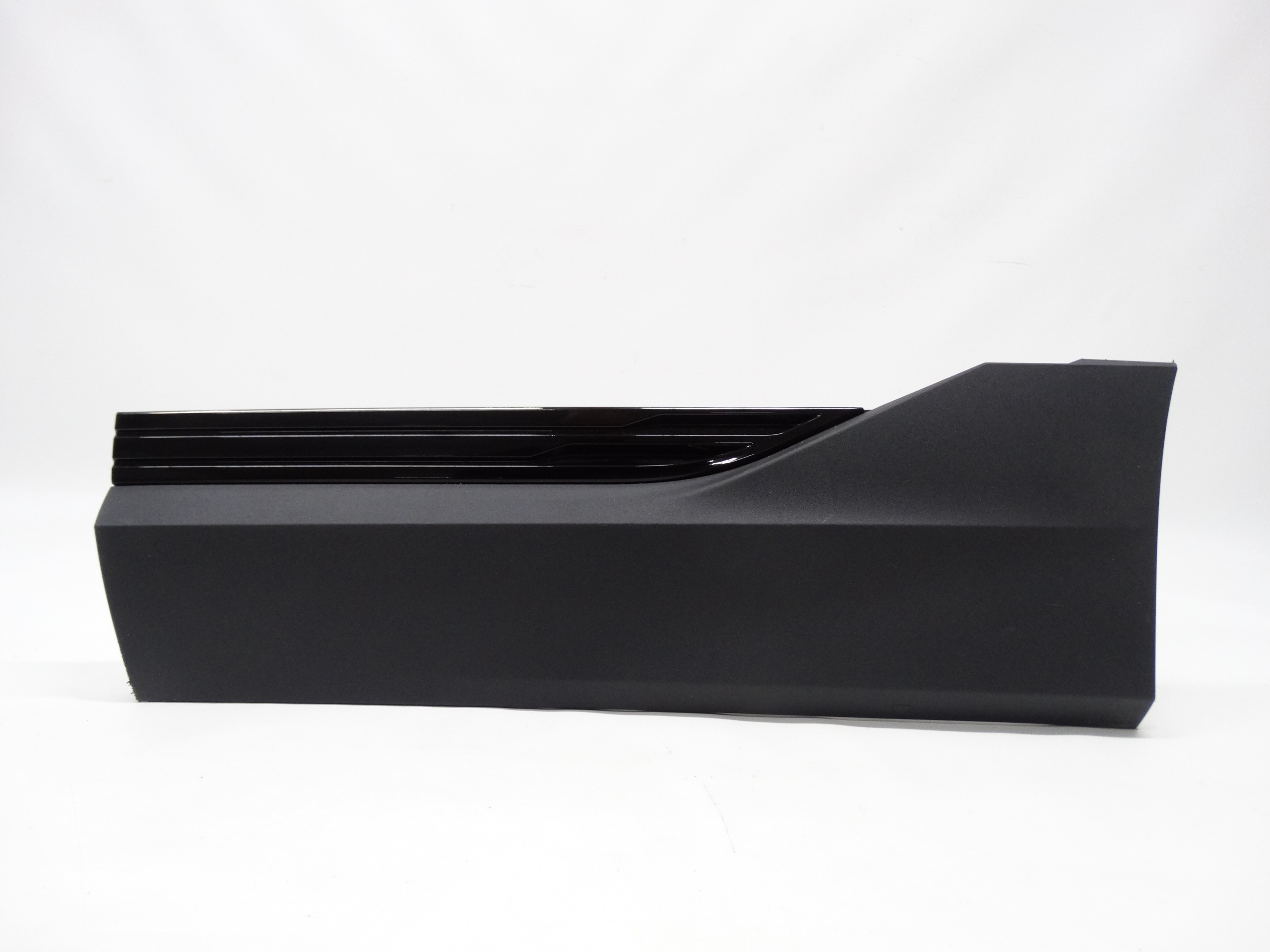 Second image of Audi Q8 E-tron listwa drzwi lewy tył 4KE853969